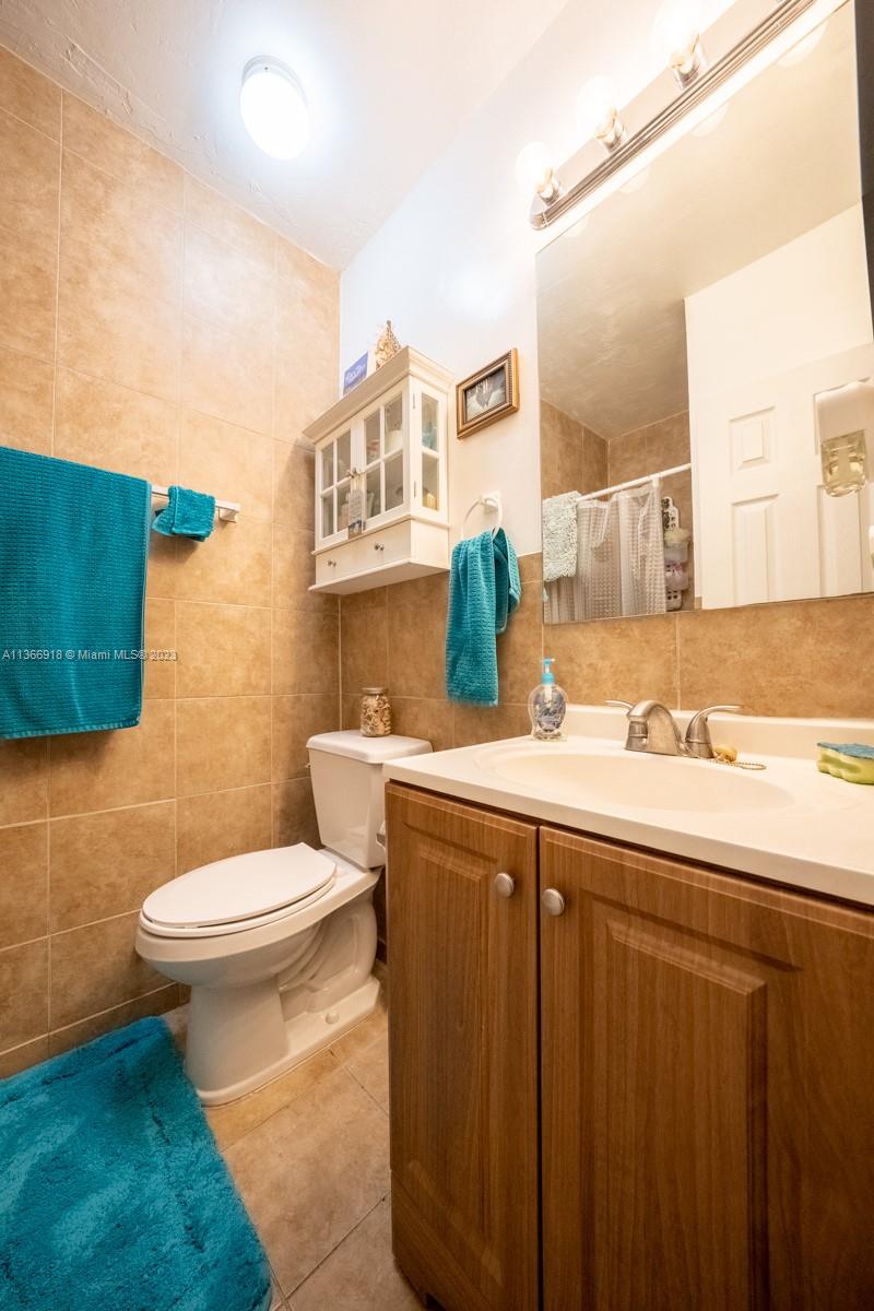 Full size bathroom w/shower in the garage.