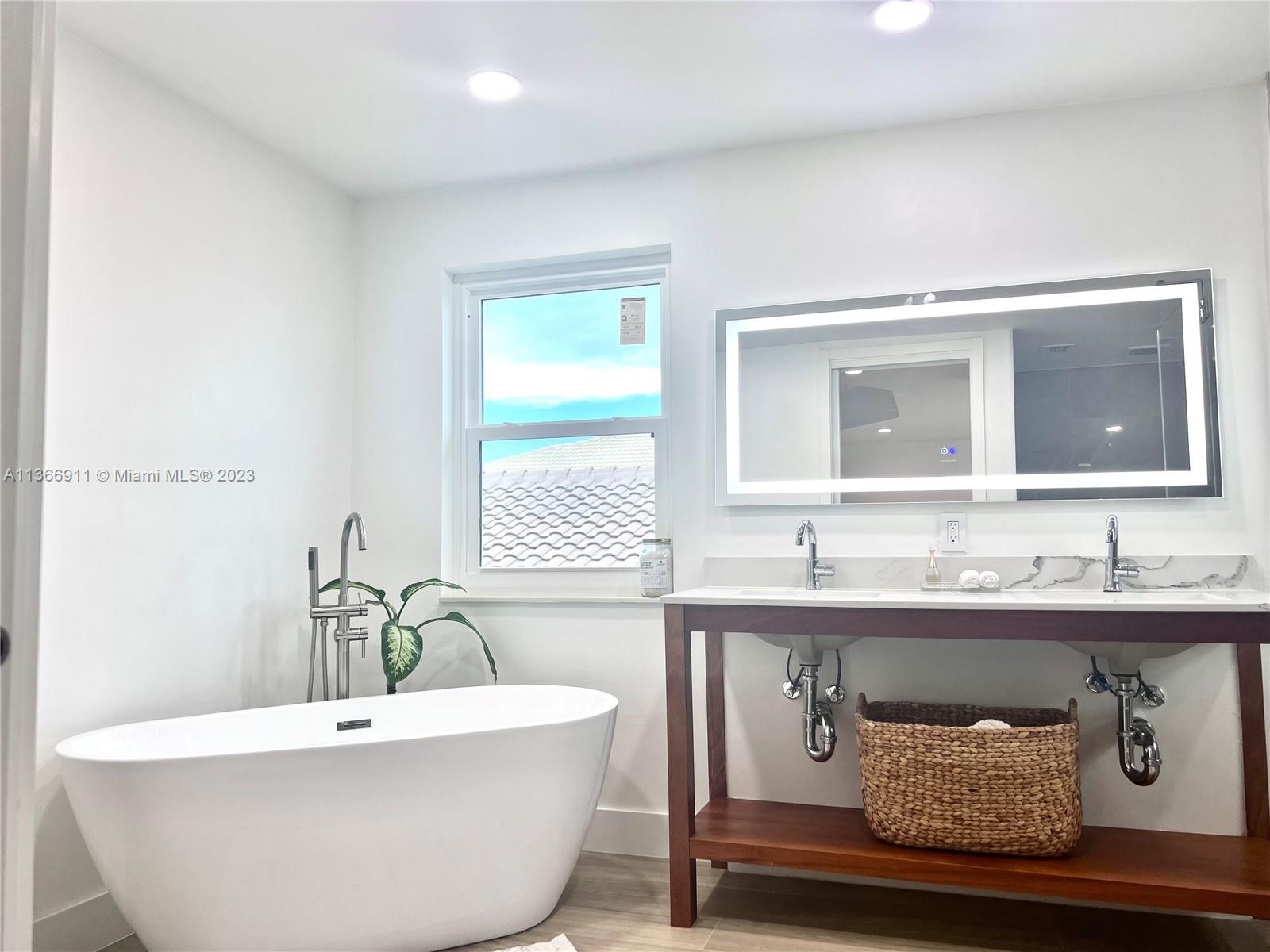 Listing Photo 10