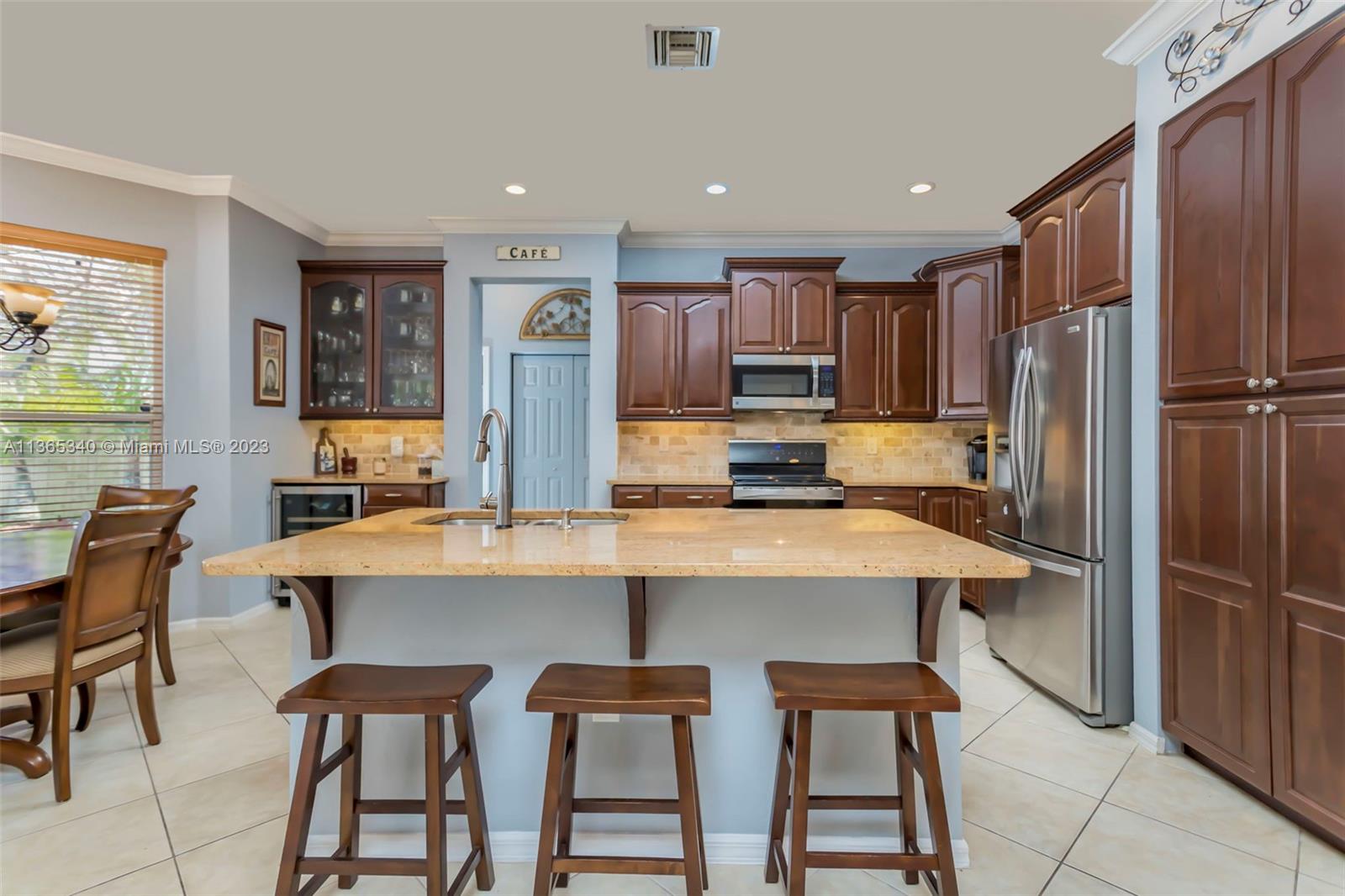 Listing Photo 10
