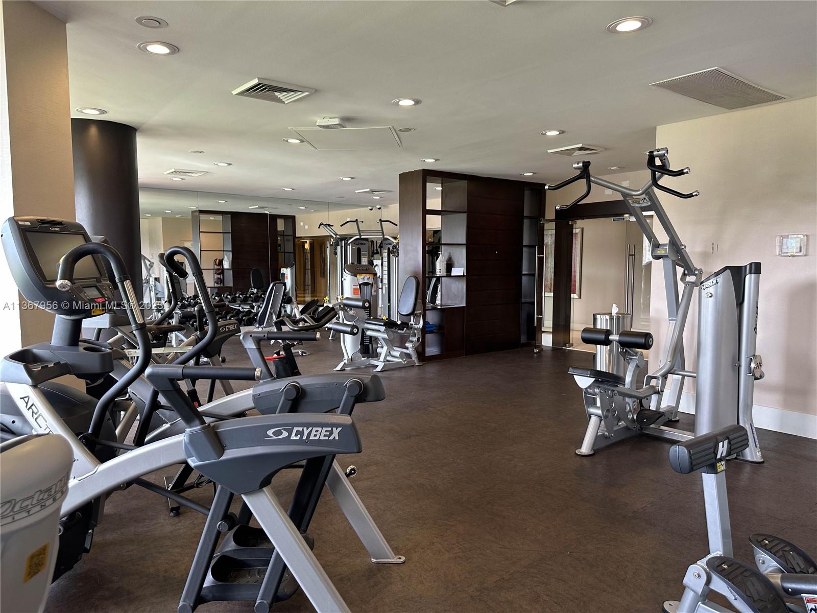Photo 35 of 1000 Isl Blvd Williams Is Apt 2712 in Aventura - MLS A11367956