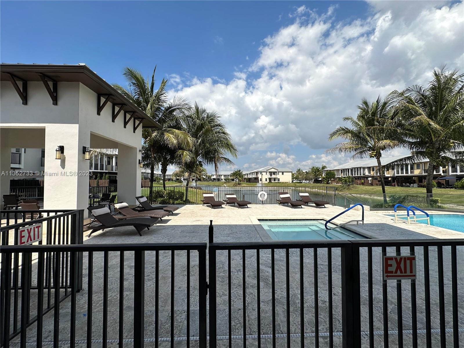 Clubhouse - Pool