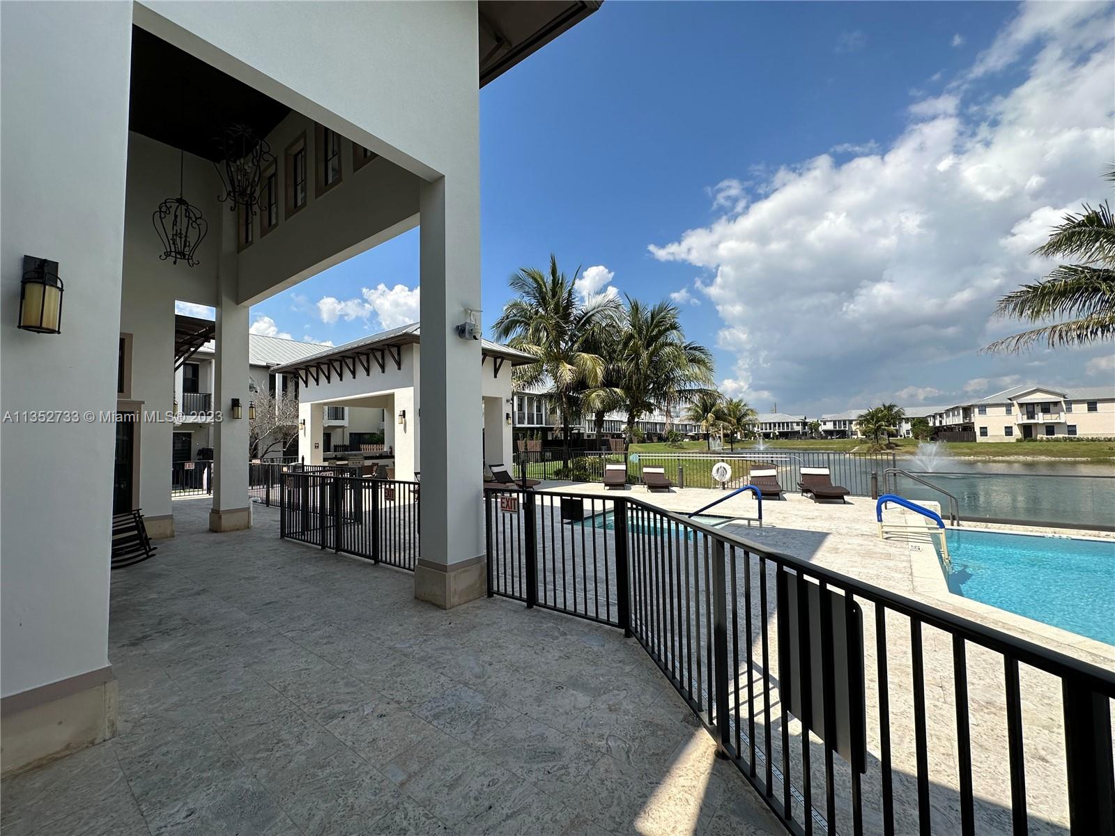 Clubhouse - Pool