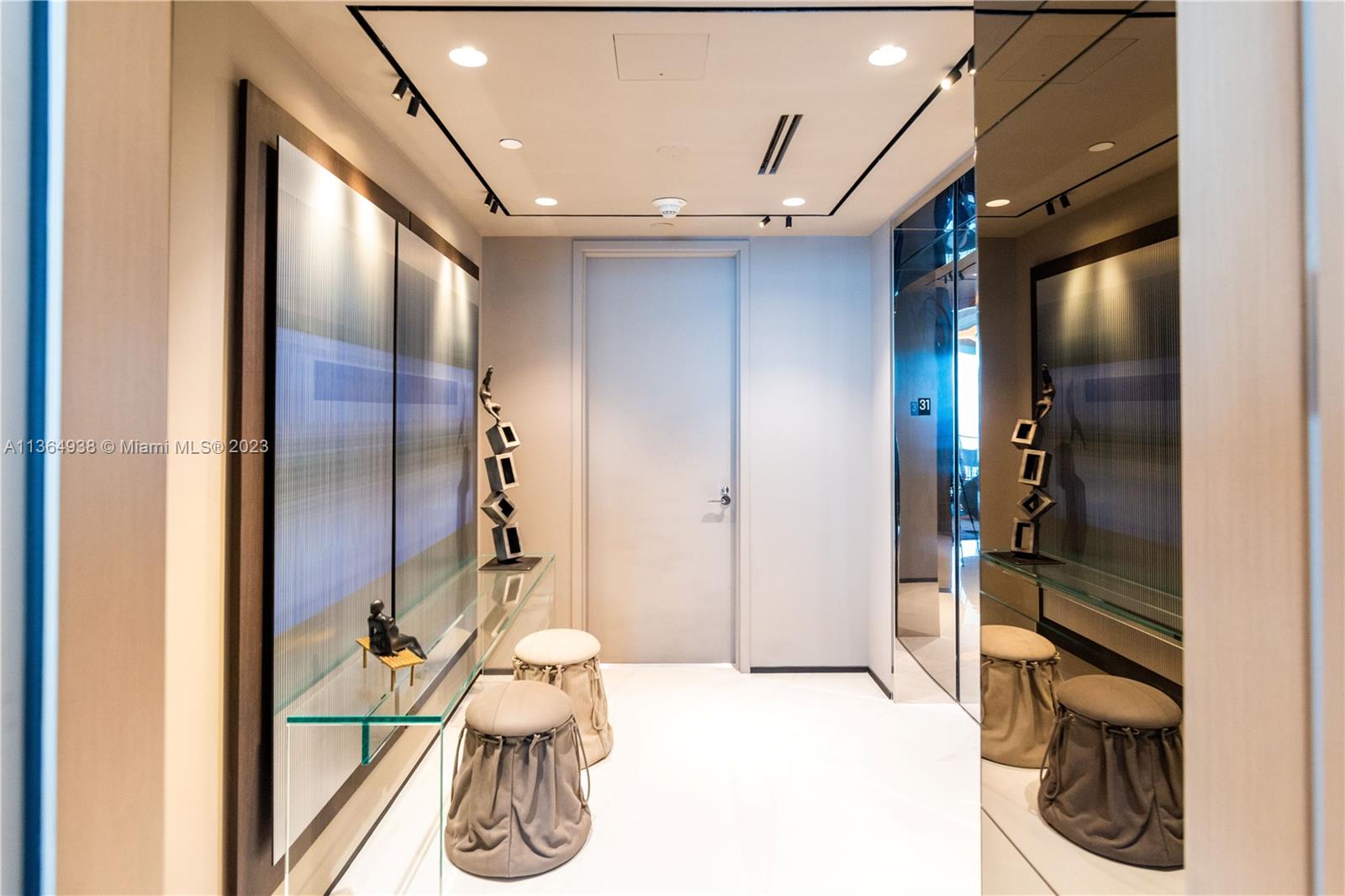 Private elevator/foyer