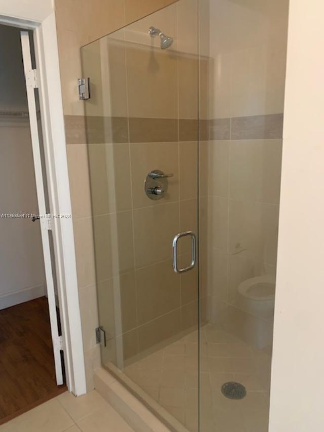 Junior Suite Bath (1)