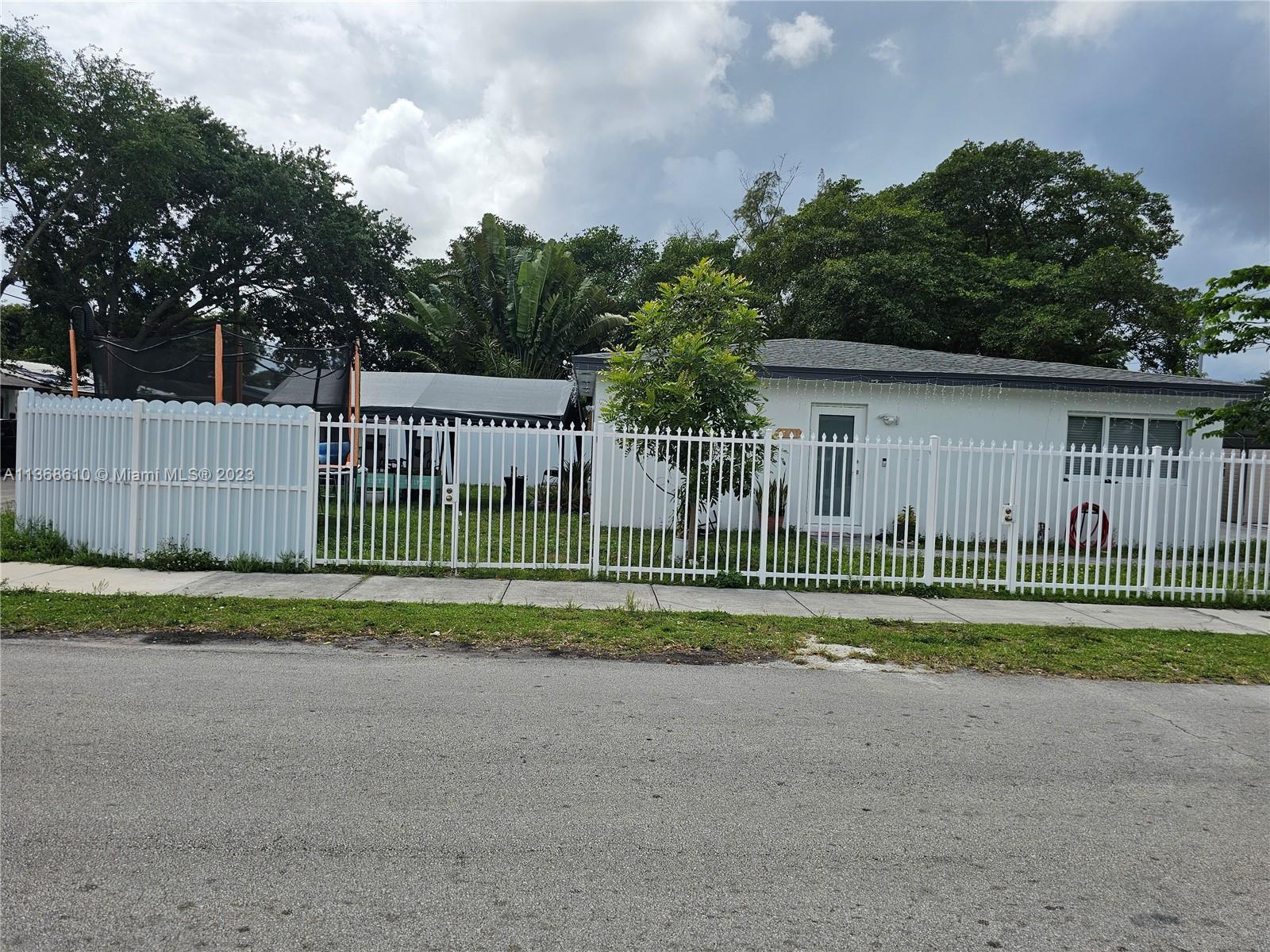 1301 NW 82nd St, Miami, FL 33147