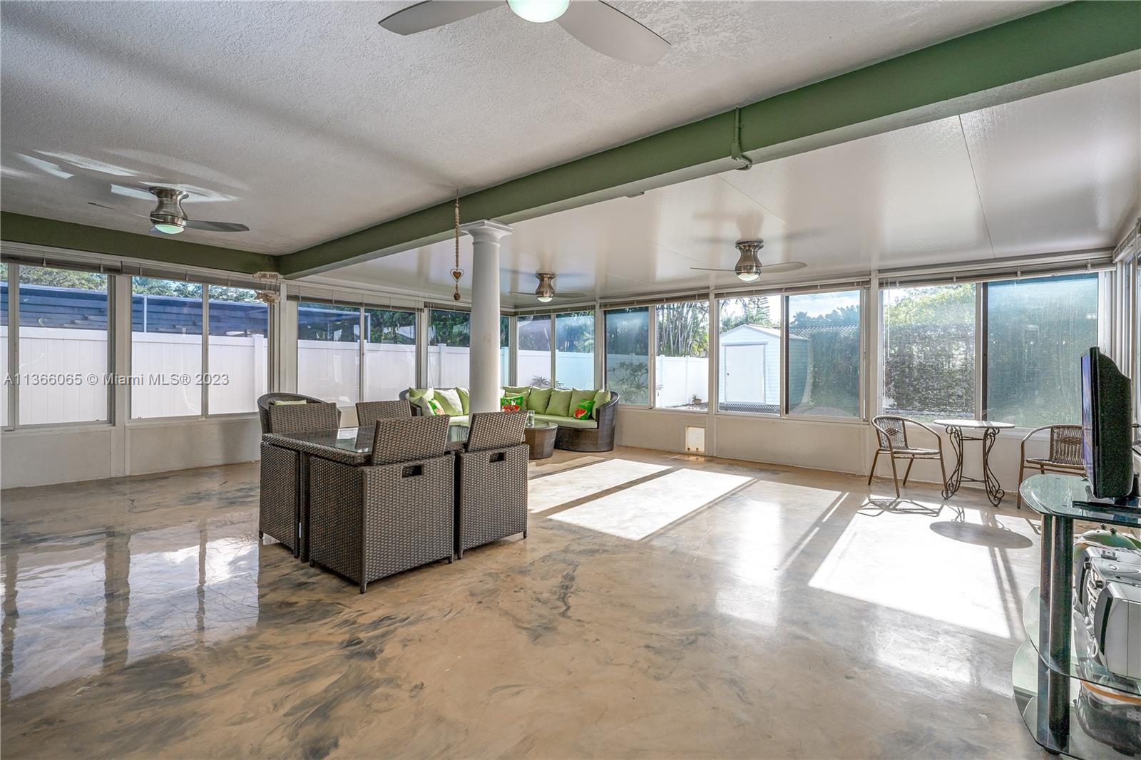 Listing Photo 10