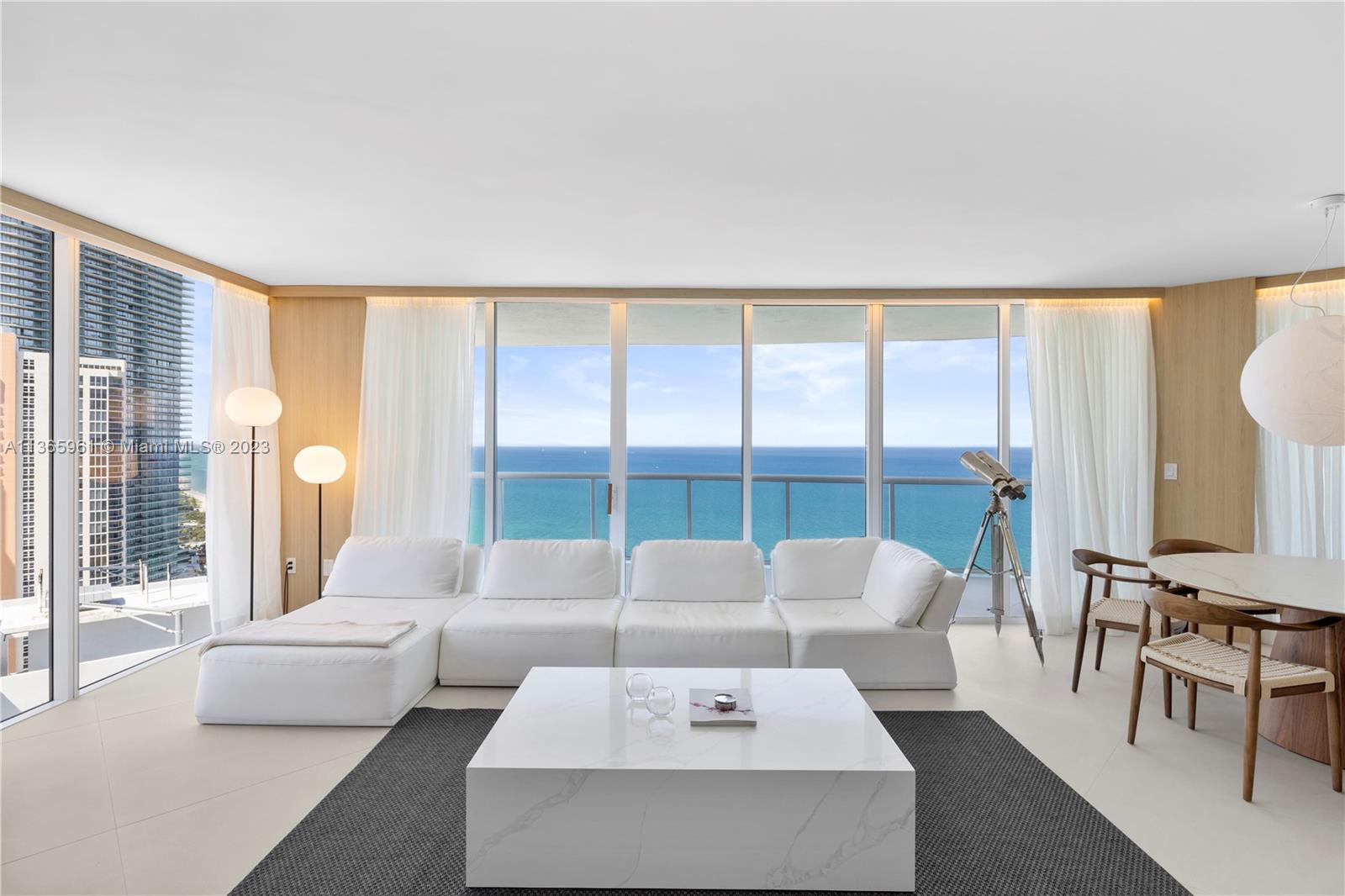 Living Room with direct ocean view.