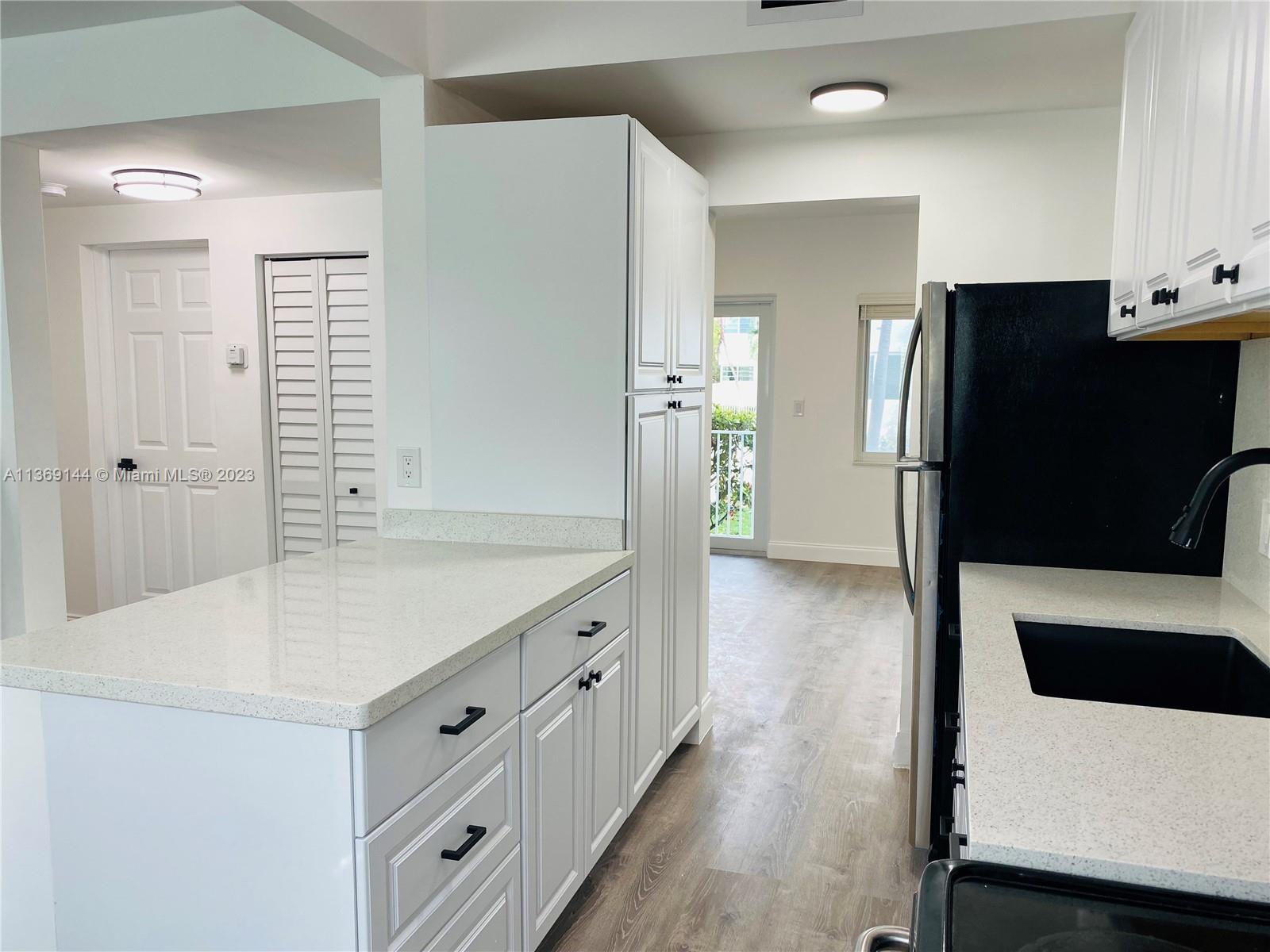 7207  Bay Dr #22 For Sale A11369144, FL