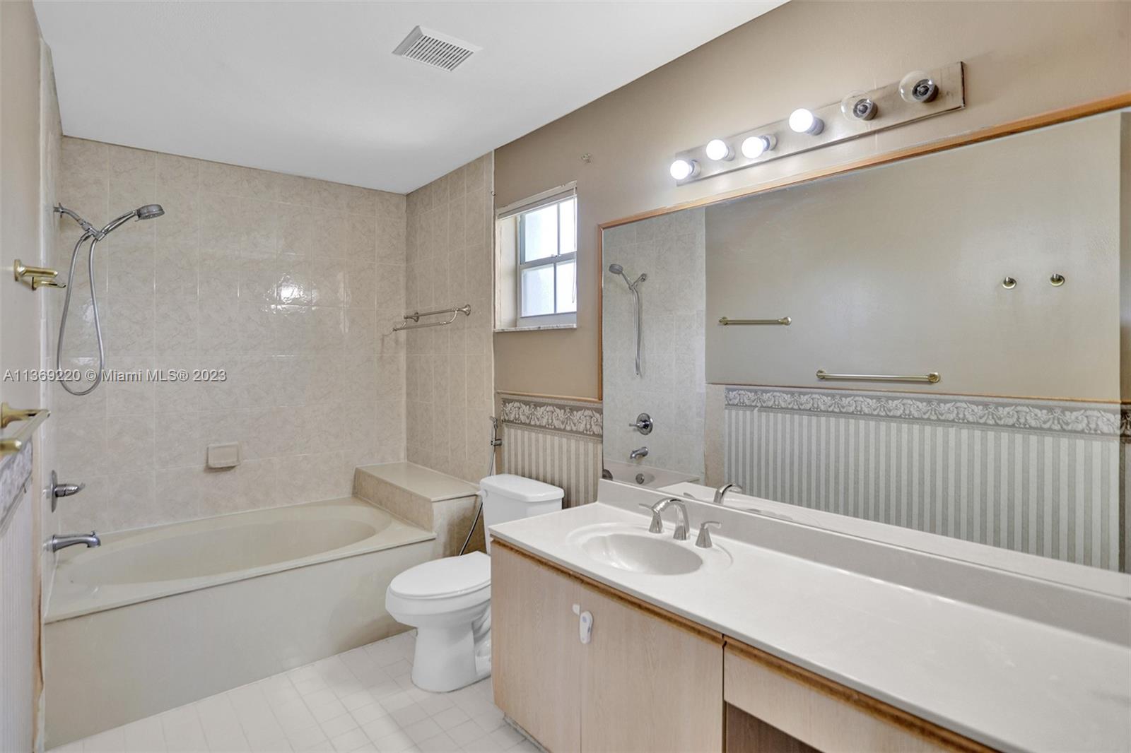 Listing Photo 25
