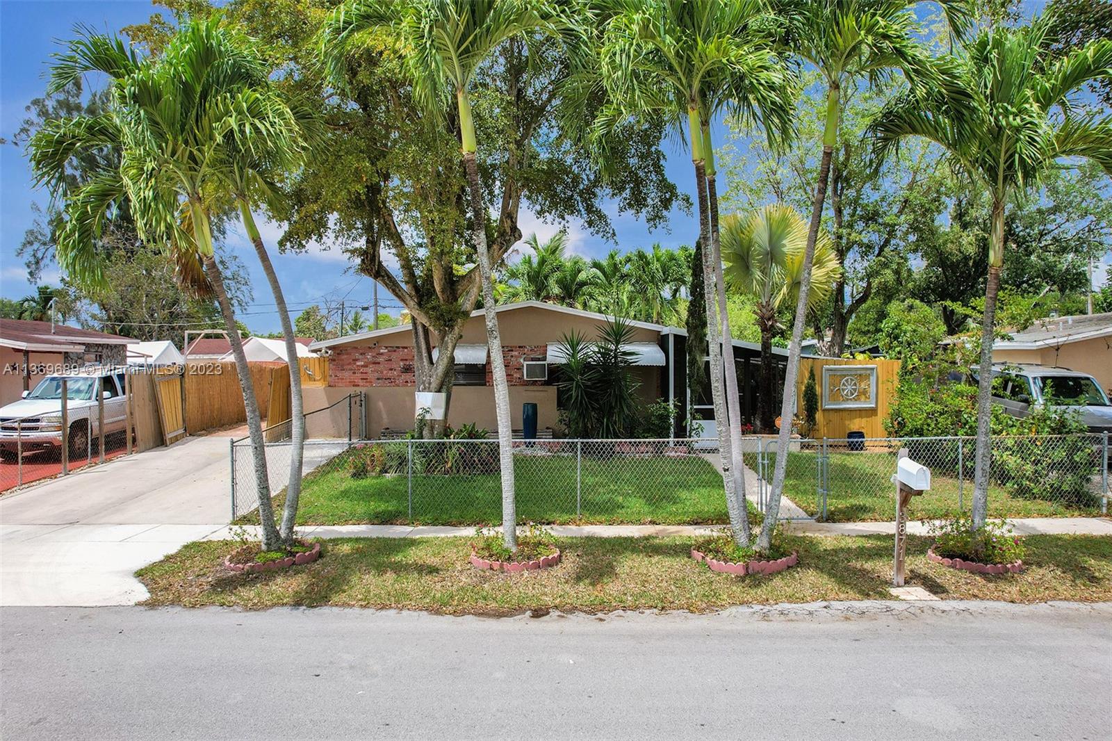 3871 SW 59th Ter  For Sale A11369689, FL