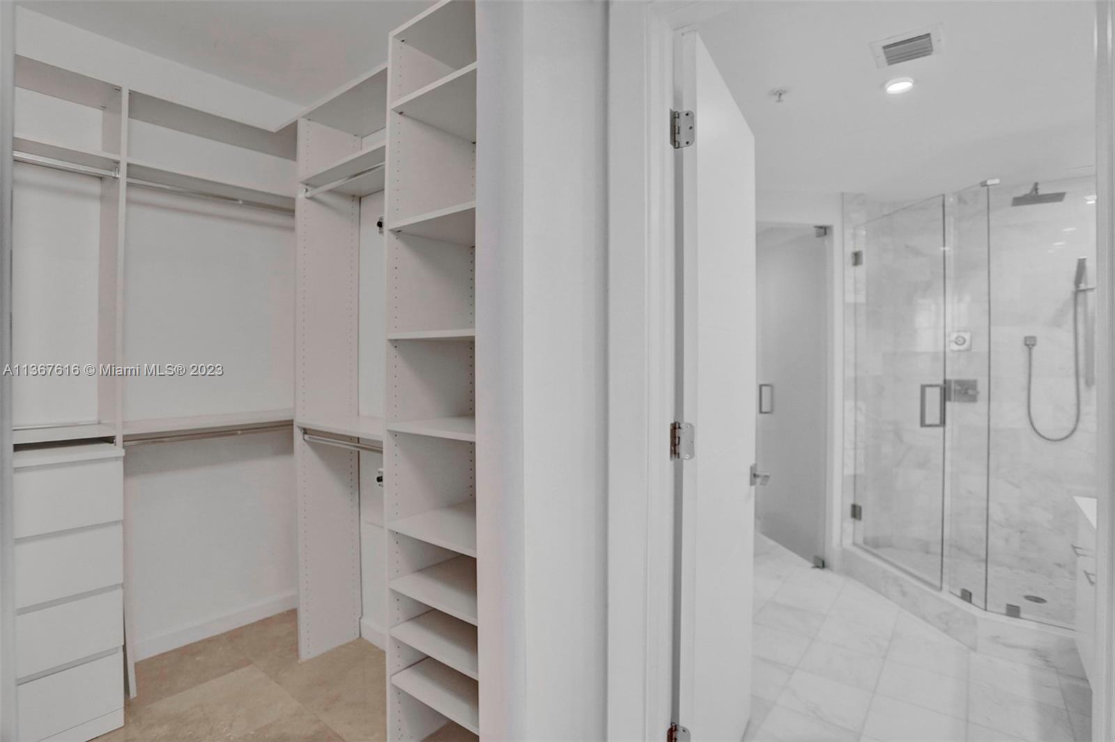 Walking closet/master bathroom