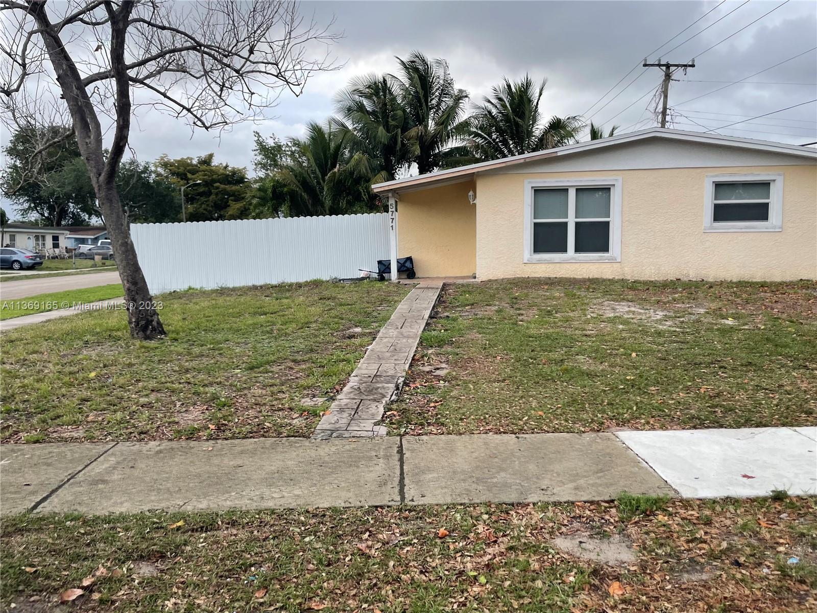 5771 SW 38th Ct  For Sale A11369165, FL