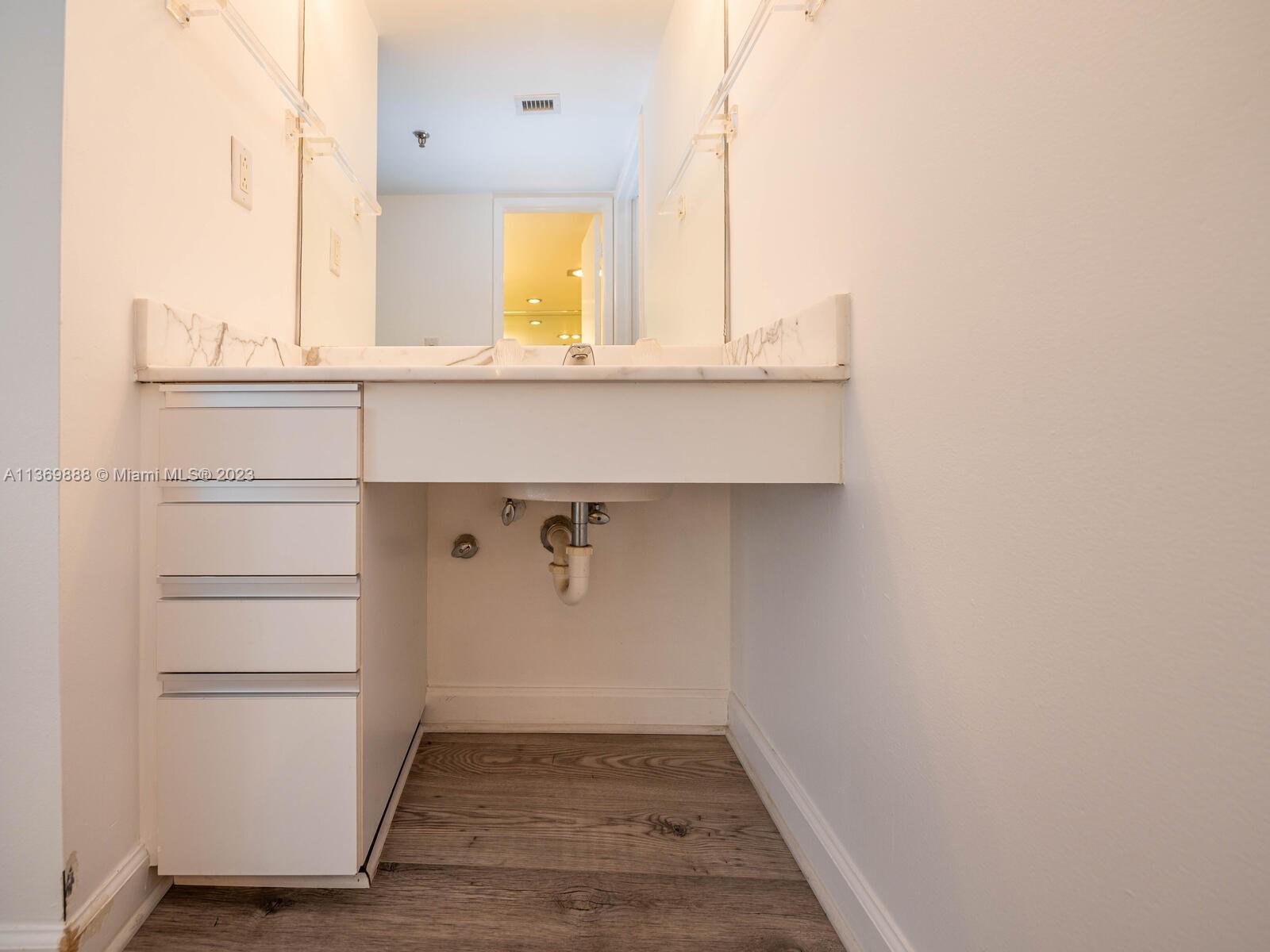 Main bathroom vanity