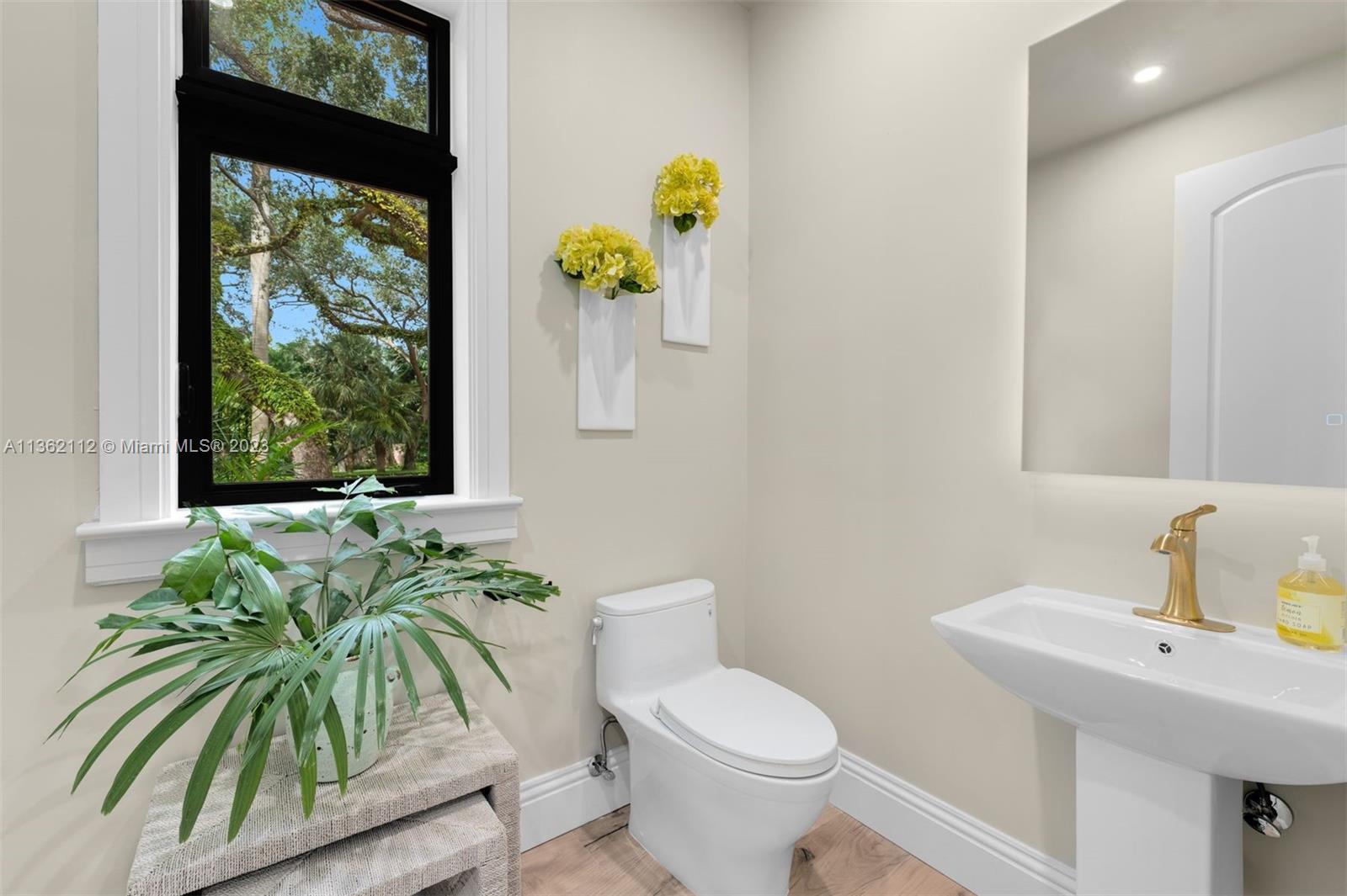 Listing Photo 12