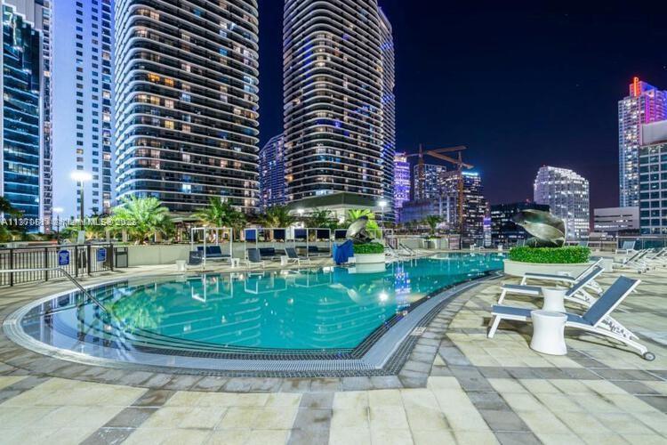 999 SW 1st Ave 1205, Miami, FL 33130