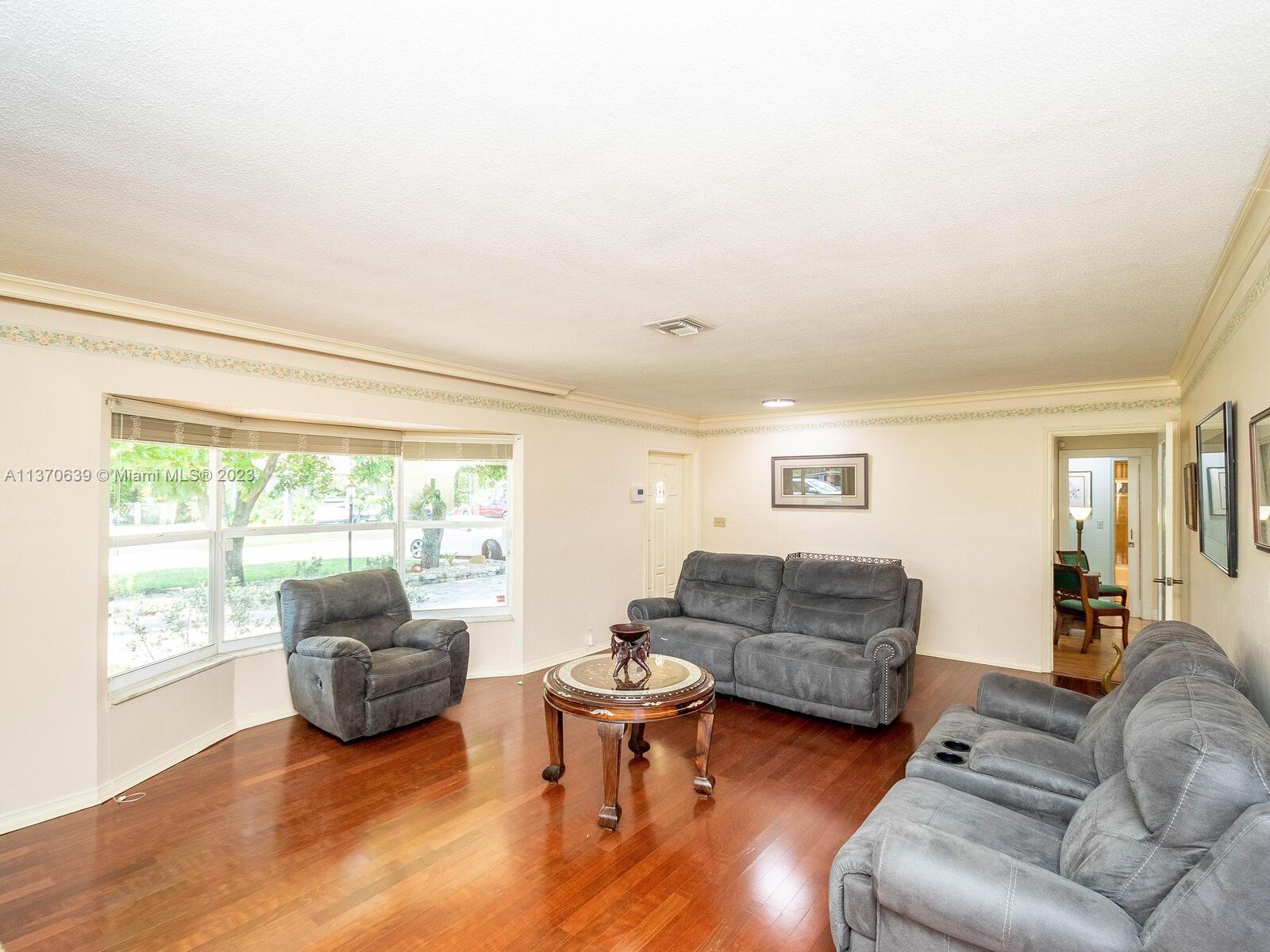 Listing Photo 7