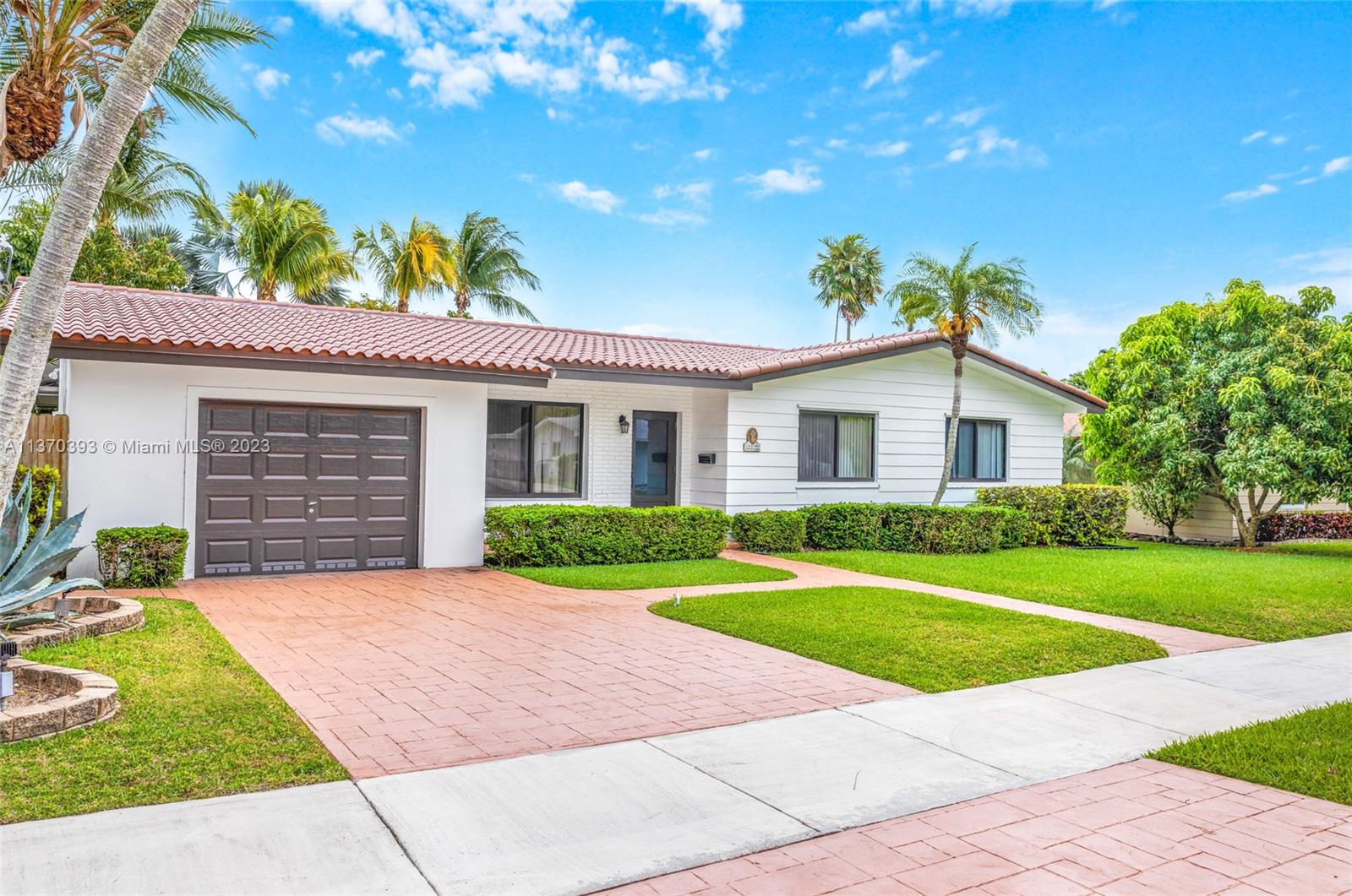 17901 SW 92nd Ct  For Sale A11370393, FL