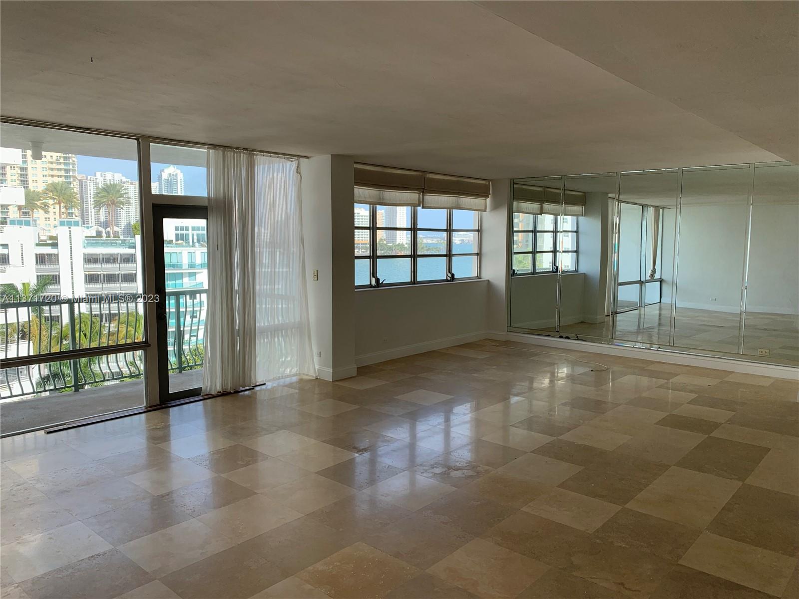 Photo 2 of Brickell Bay Tower Condo Apt 811 in Miami - MLS A11371720