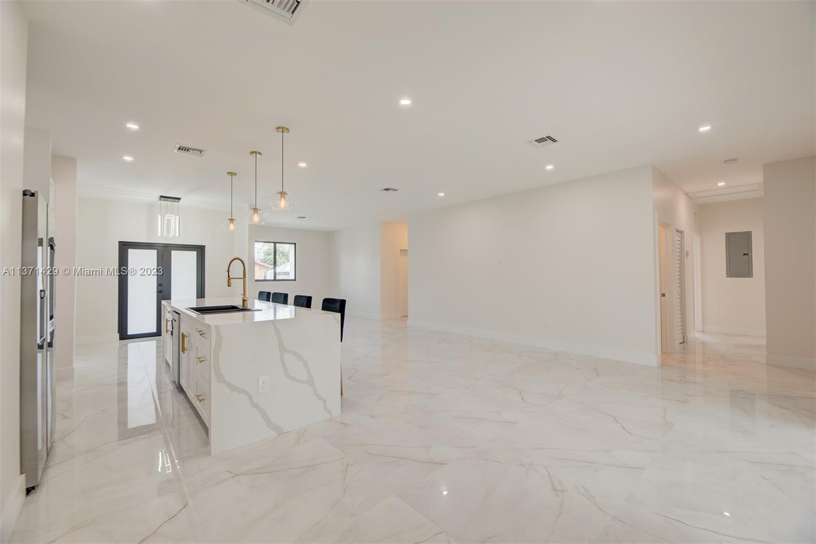 Listing Photo 12