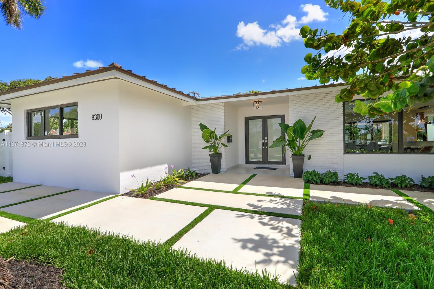 8300 SW 90th St, Miami, FL 33156