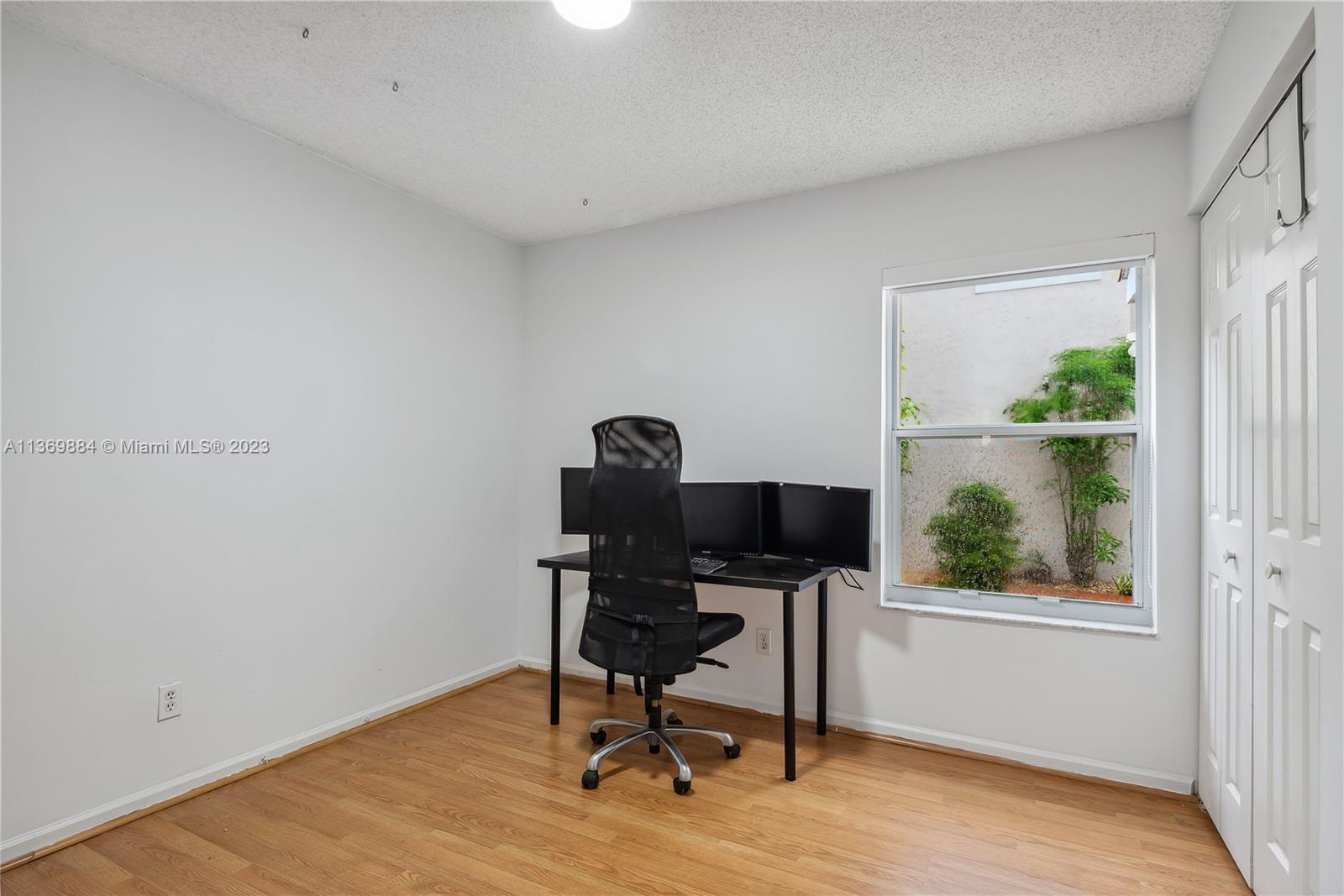 Listing Photo 12