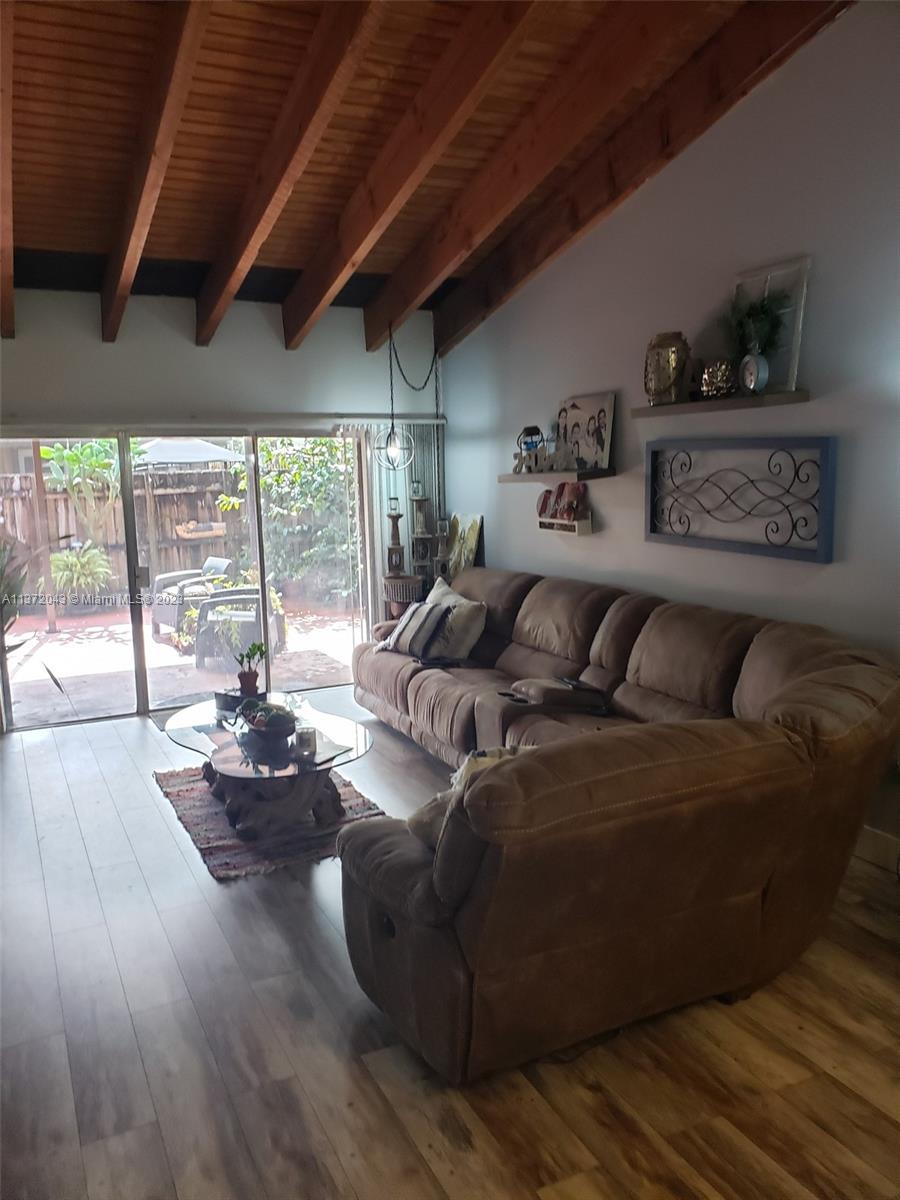 Listing Photo 14