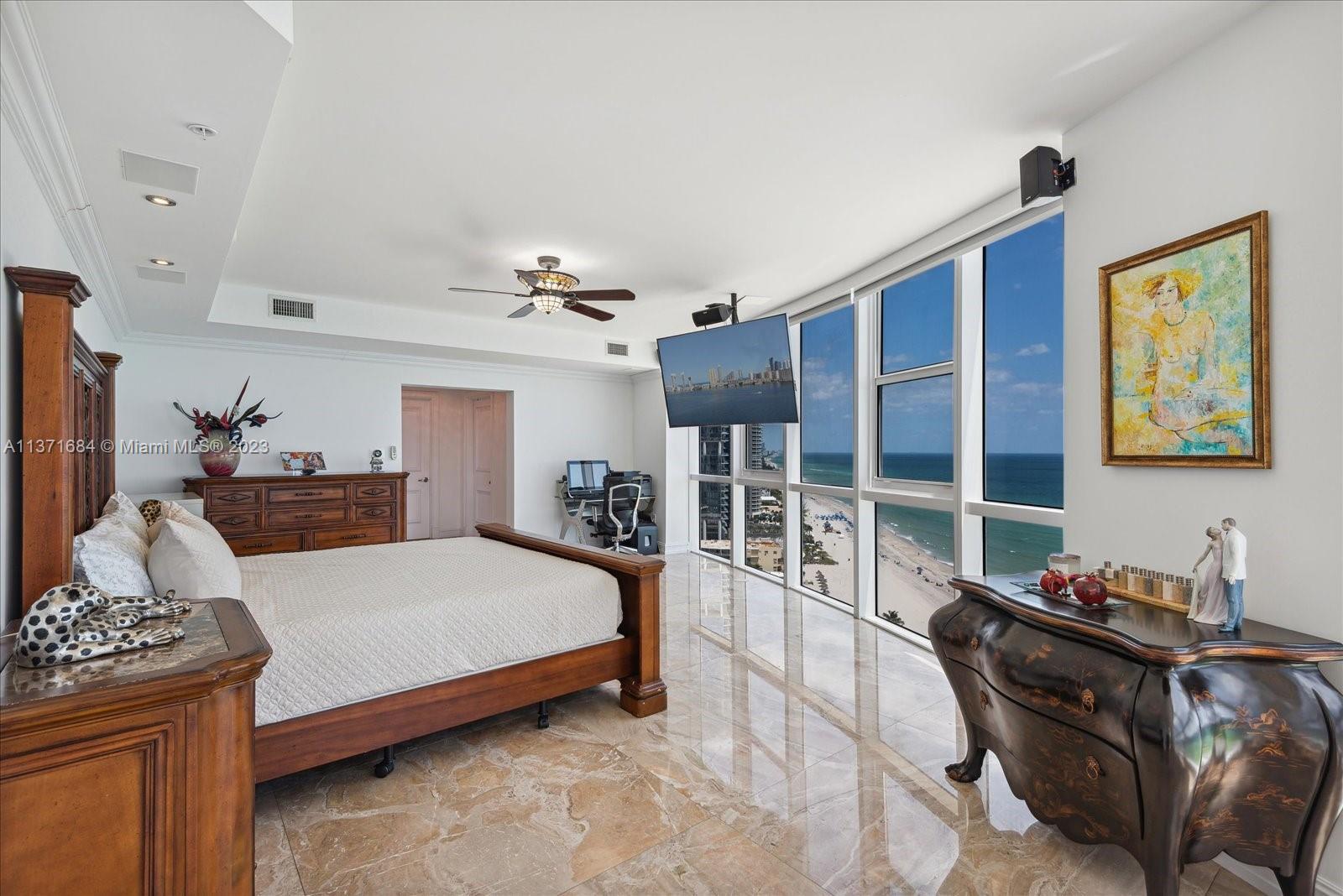 Master Bedroom with direct oceanview