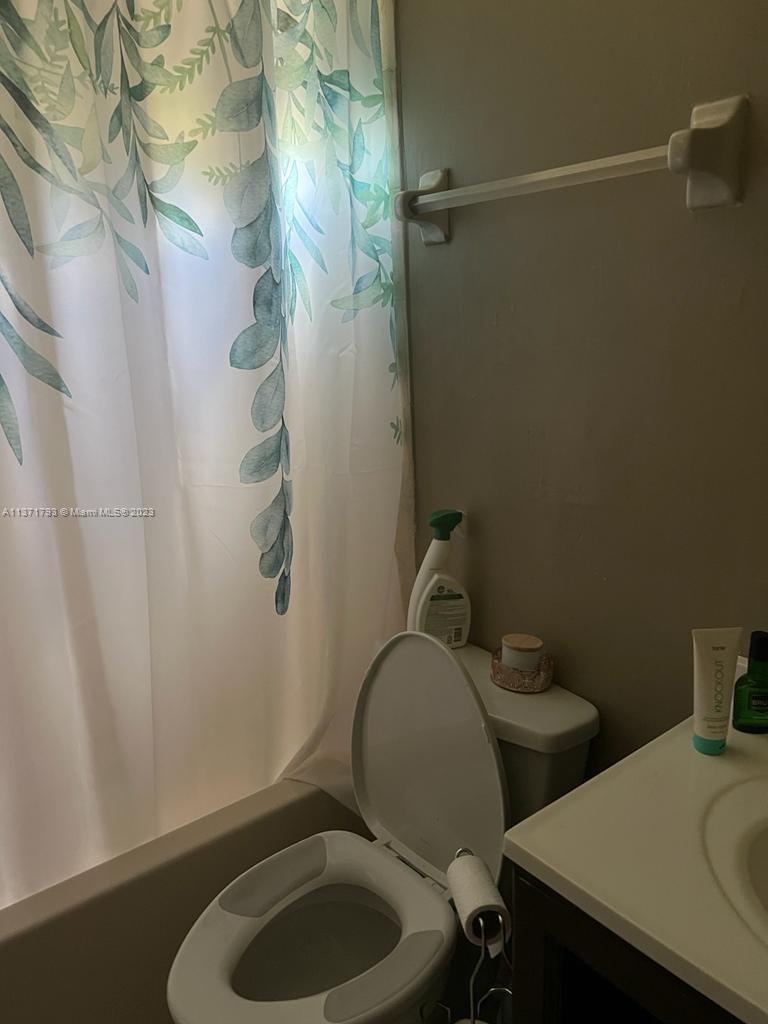 Listing Photo 12