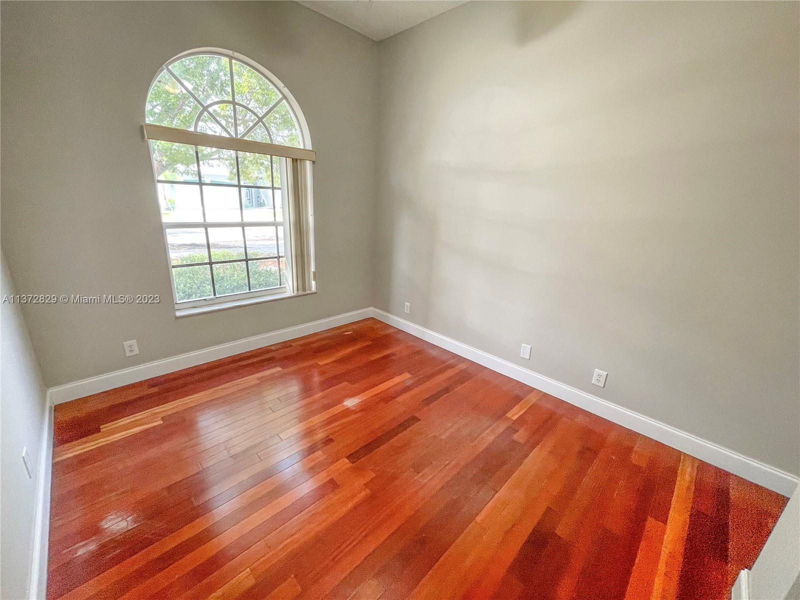 Listing Photo 16