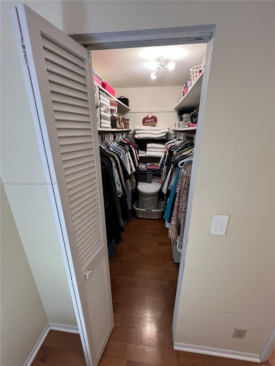 Walking Closet