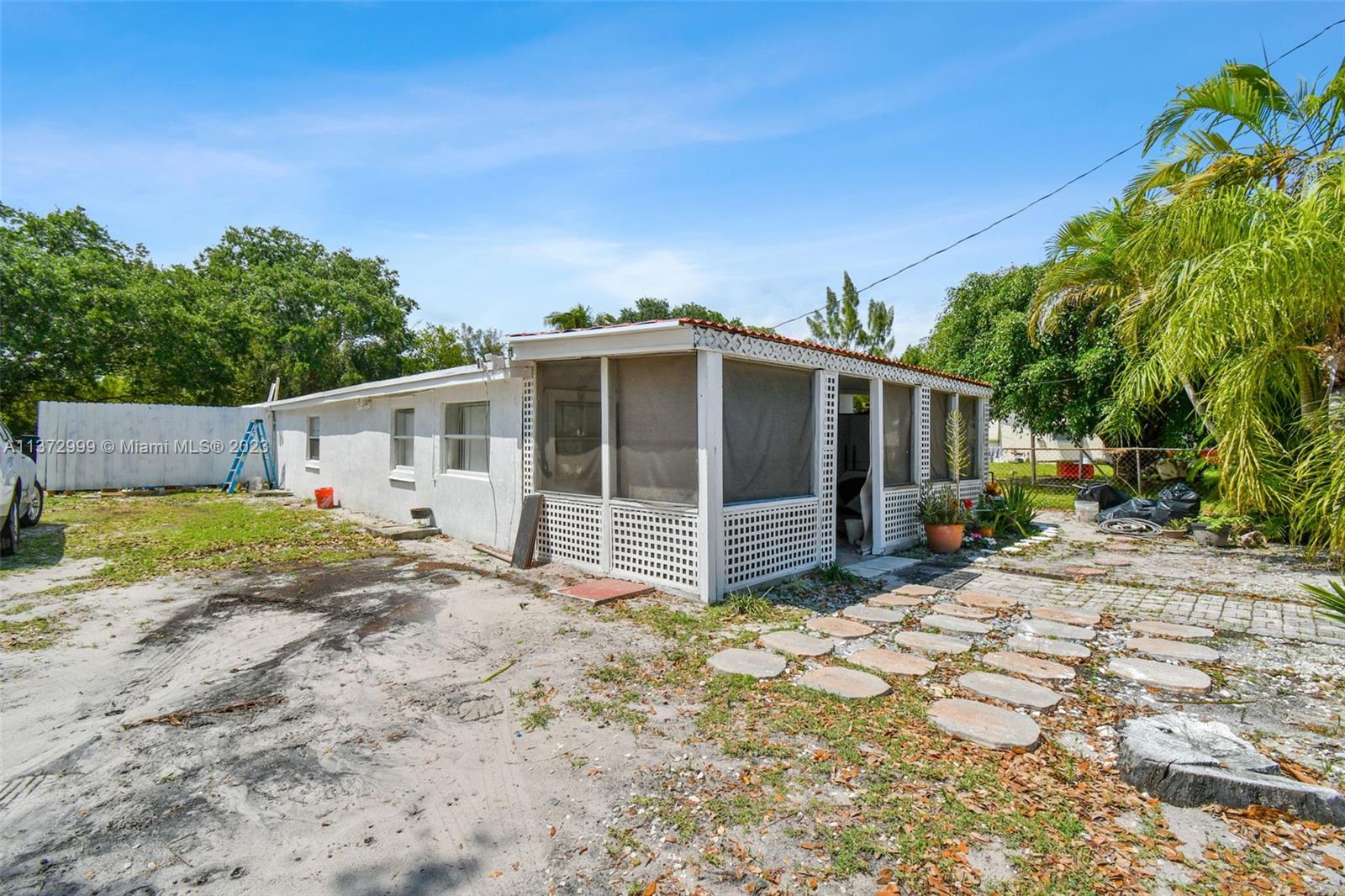 Photo 1 of 1337 SW 44th Ter in Fort Lauderdale - MLS A11372999