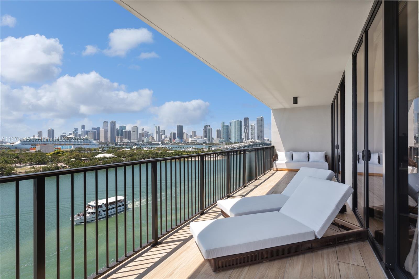 Photo 2 of One Thousand Venetian Way Apt 1002 in Miami - MLS A11373145