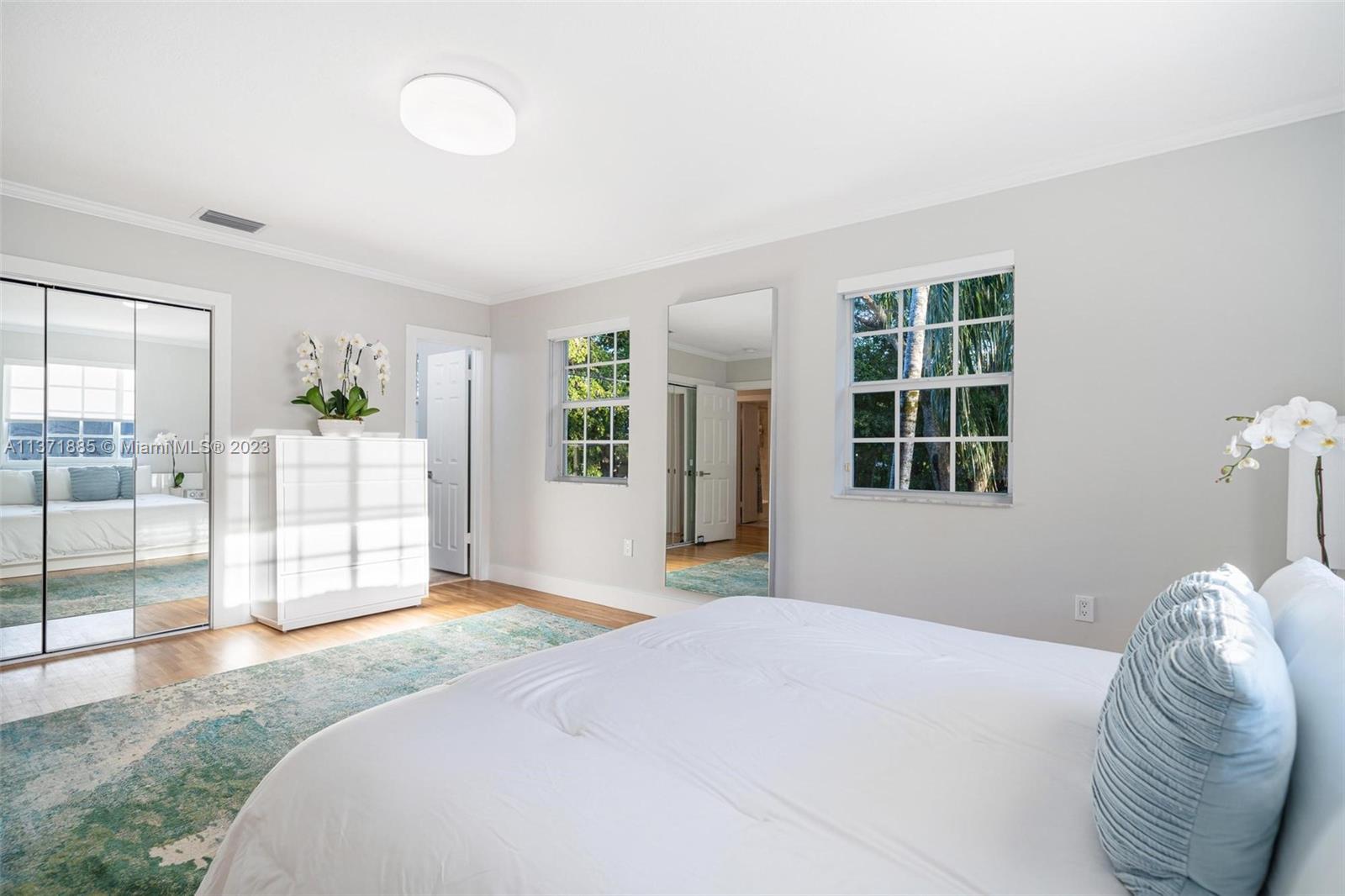 Listing Photo 11