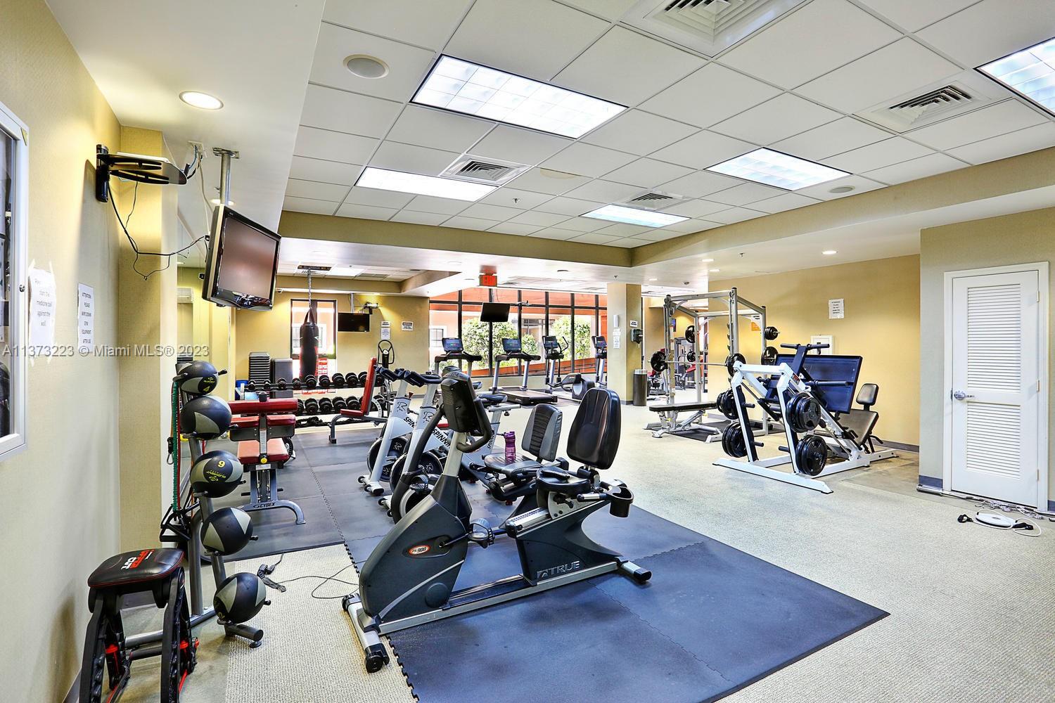 Fully equipped gym with SAUNA