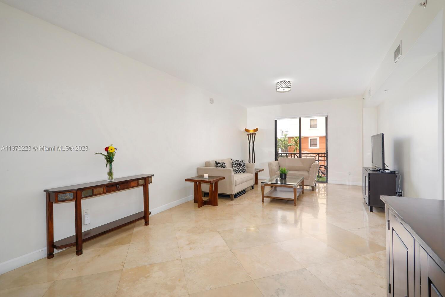 Light-filled Spacious Living Room