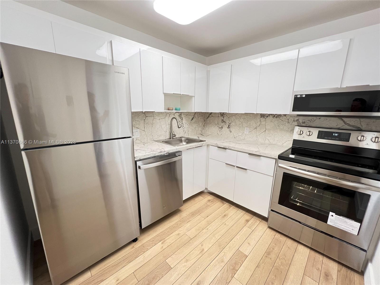 Modern and illuminated Kitchen