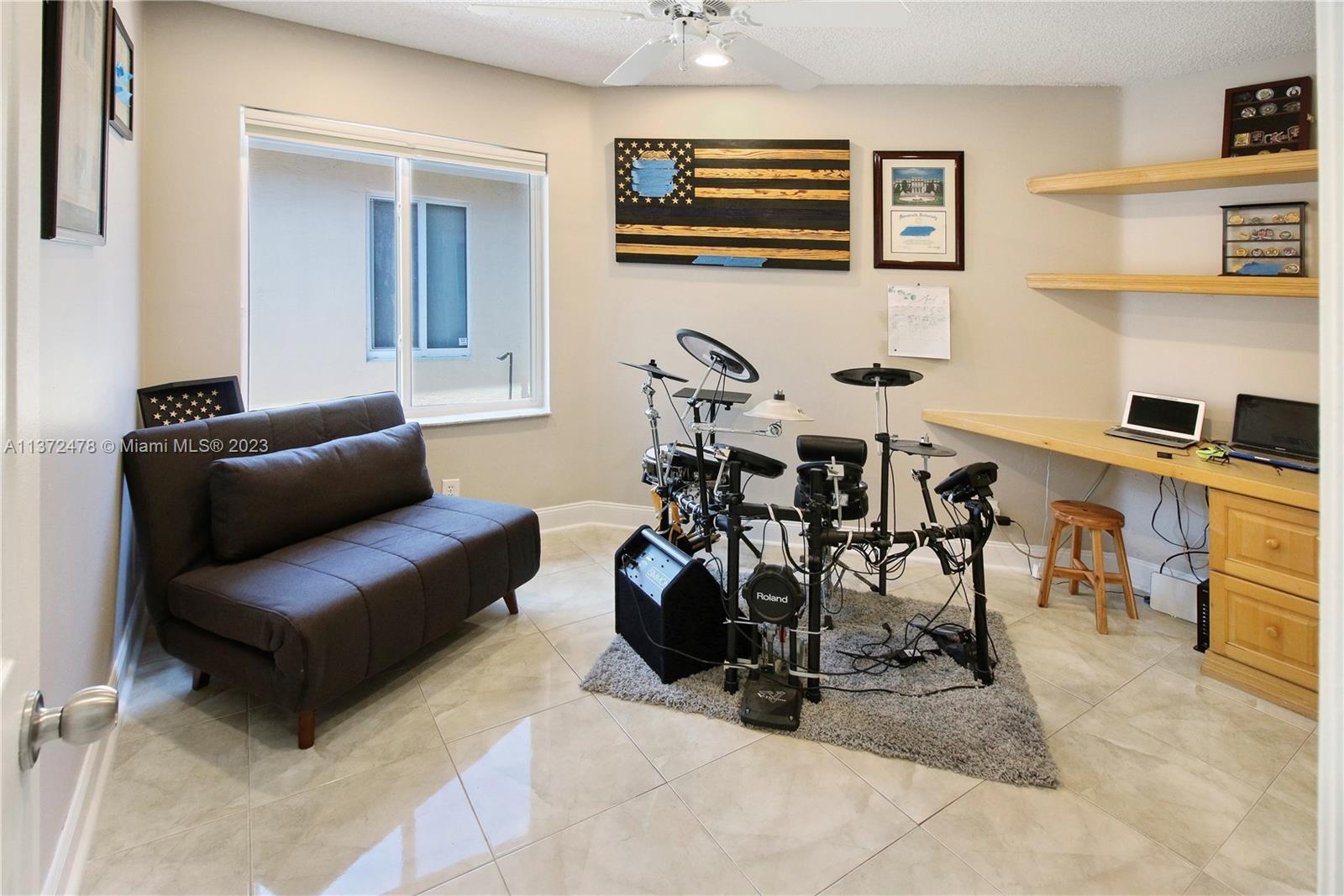 Listing Photo 12