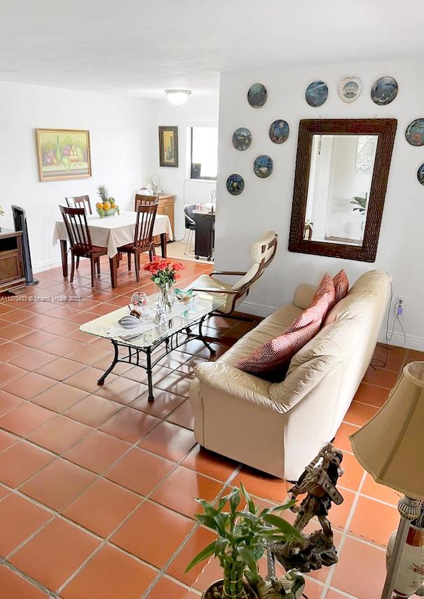 Photo 2 of Kendall Lakes East Patio Apt J-202 in Miami - MLS A11373433