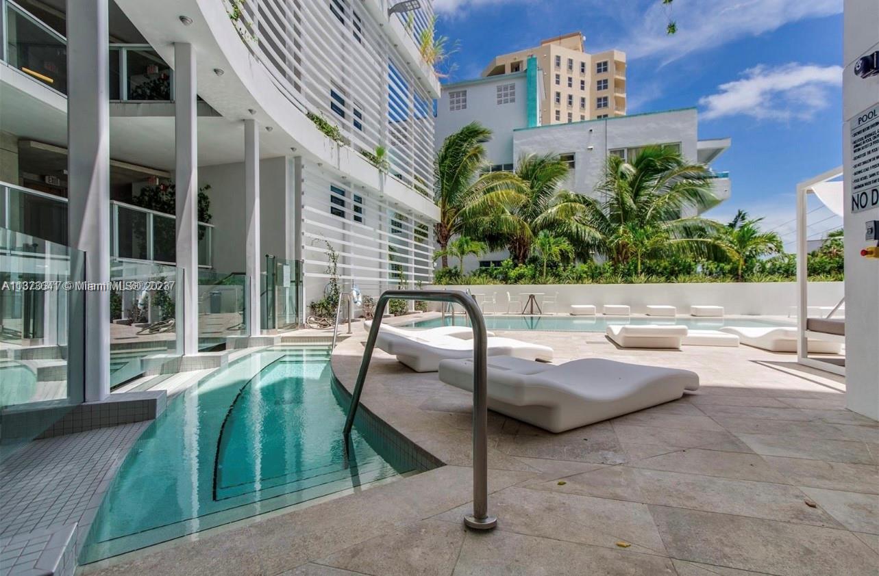 Mezzanine level pool and spa