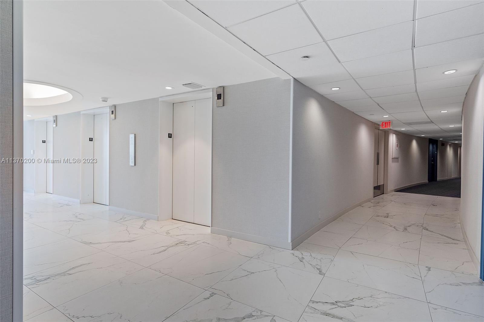Hallyway to the elevator