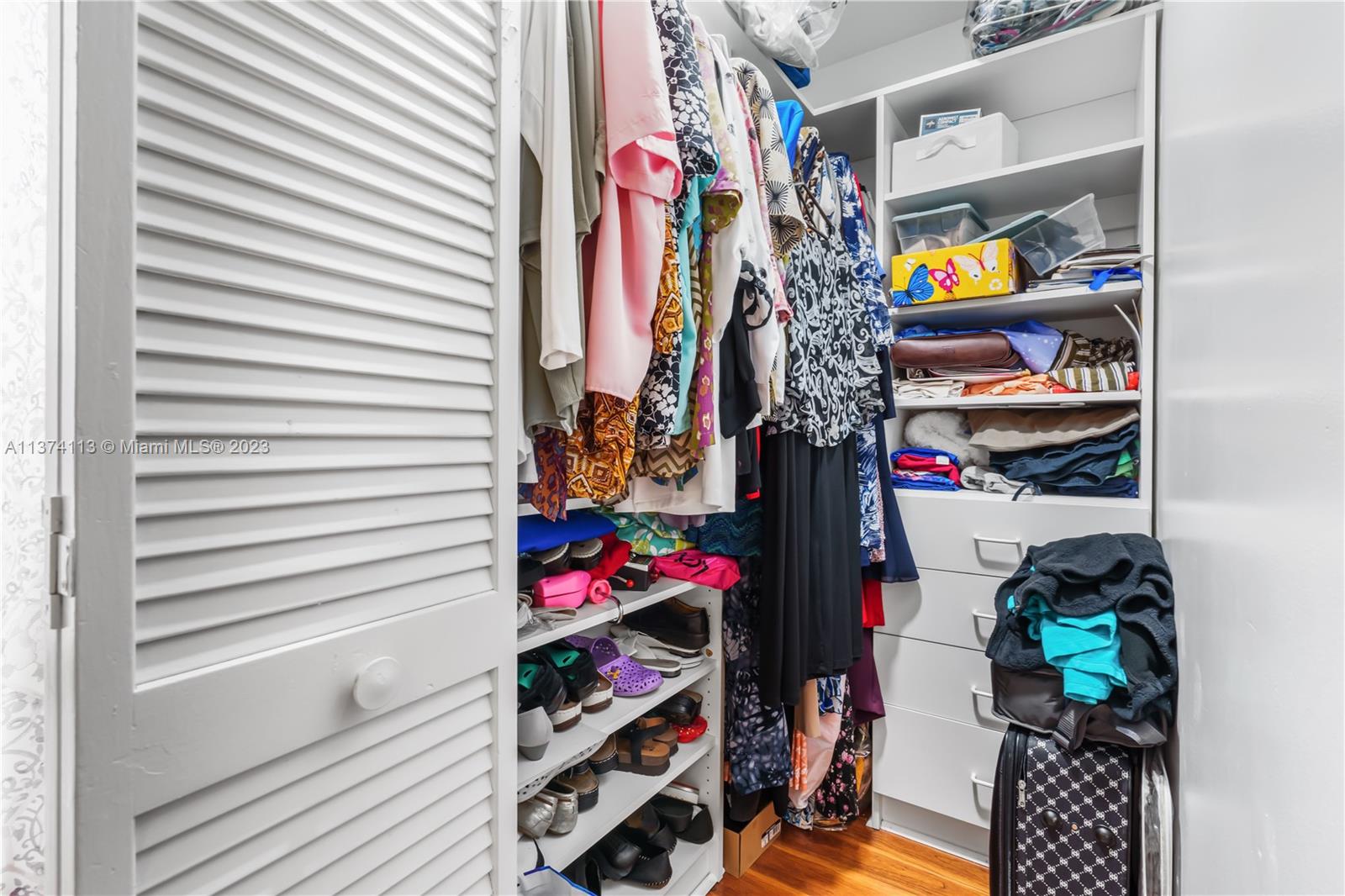 Walk-in closet in bedroom 2