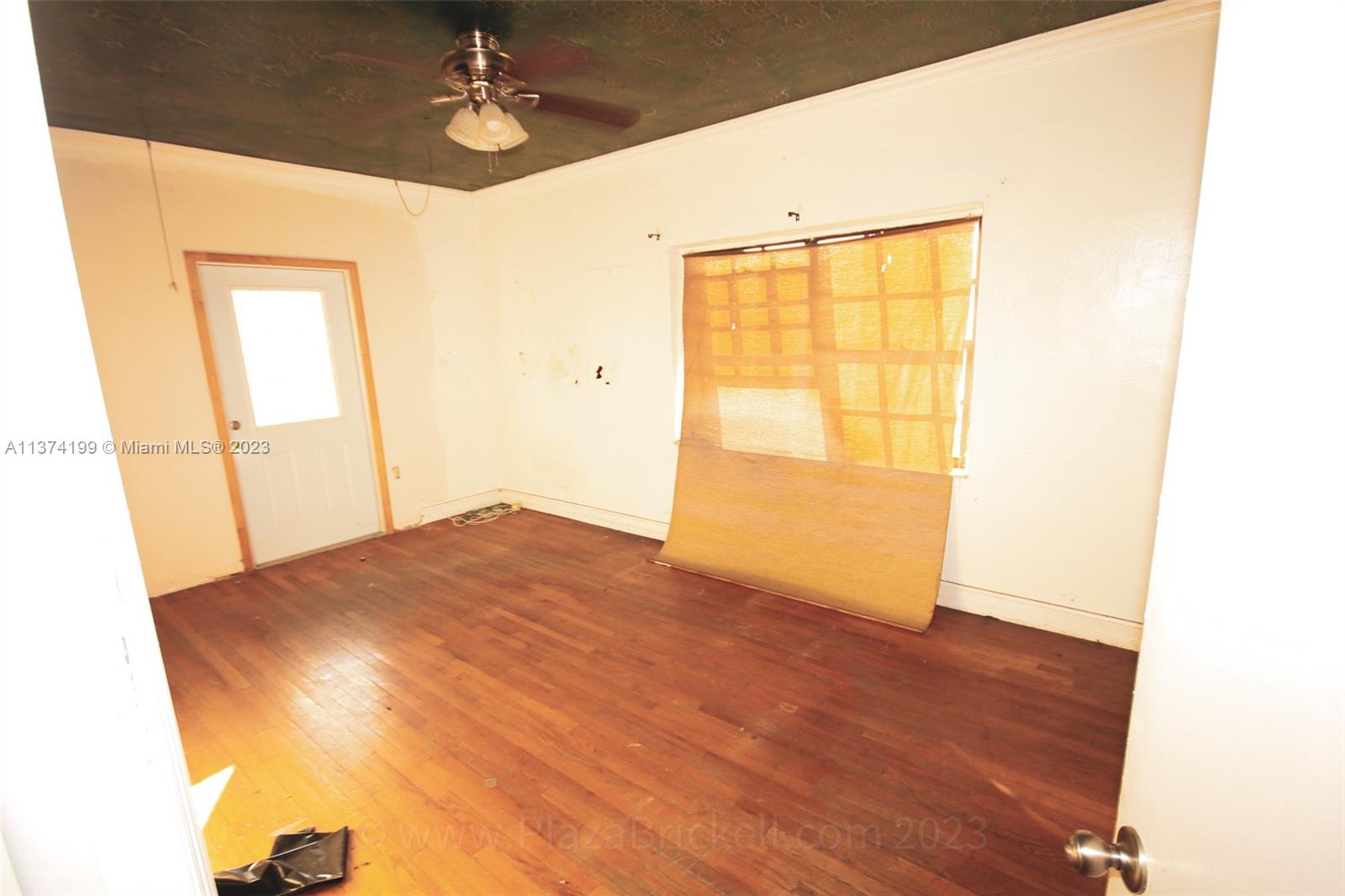 This is the original Master Bedroom with en-suite Master Bathroom.