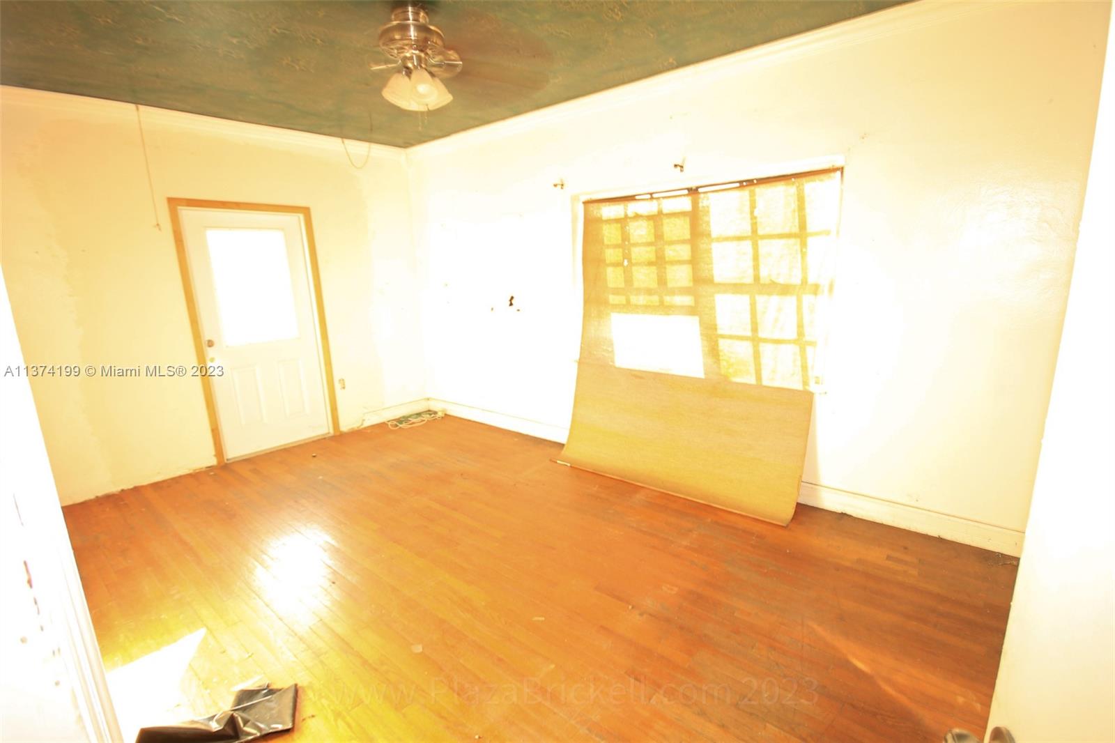 This is the original Master Bedroom with en-suite Master Bathroom.