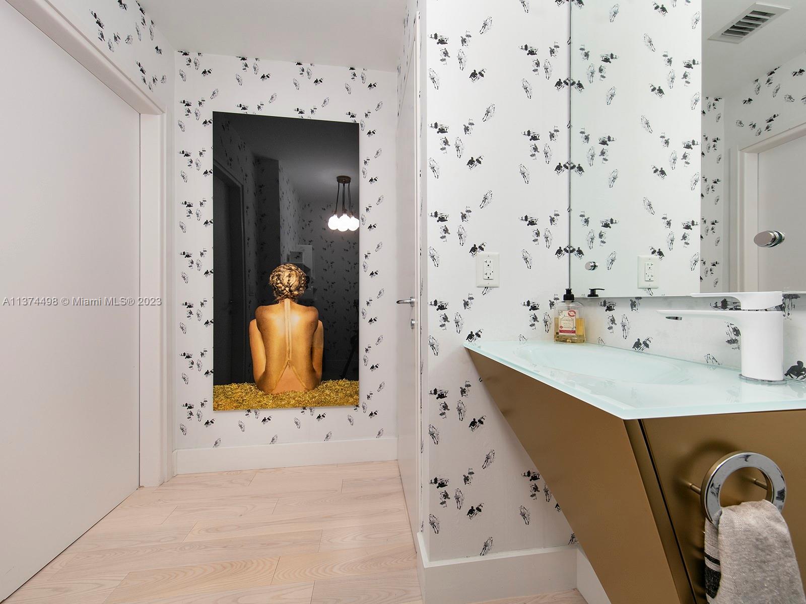 Photo 14 of Continuum South Beach North Apt 707 in Miami Beach - MLS A11374498