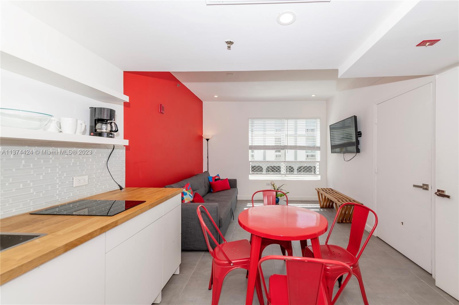 Dining Area/Kitchen