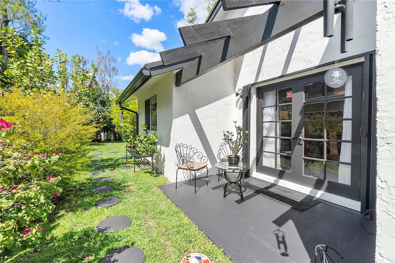 Side Yard Pergola Patio