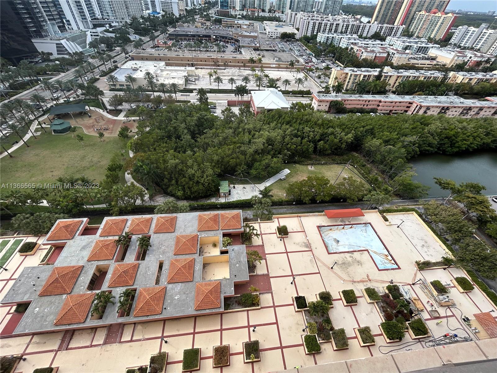 Photo 10 of Winston Towers 600 Condo Apt 2306 in Sunny Isles Beach - MLS A11366565