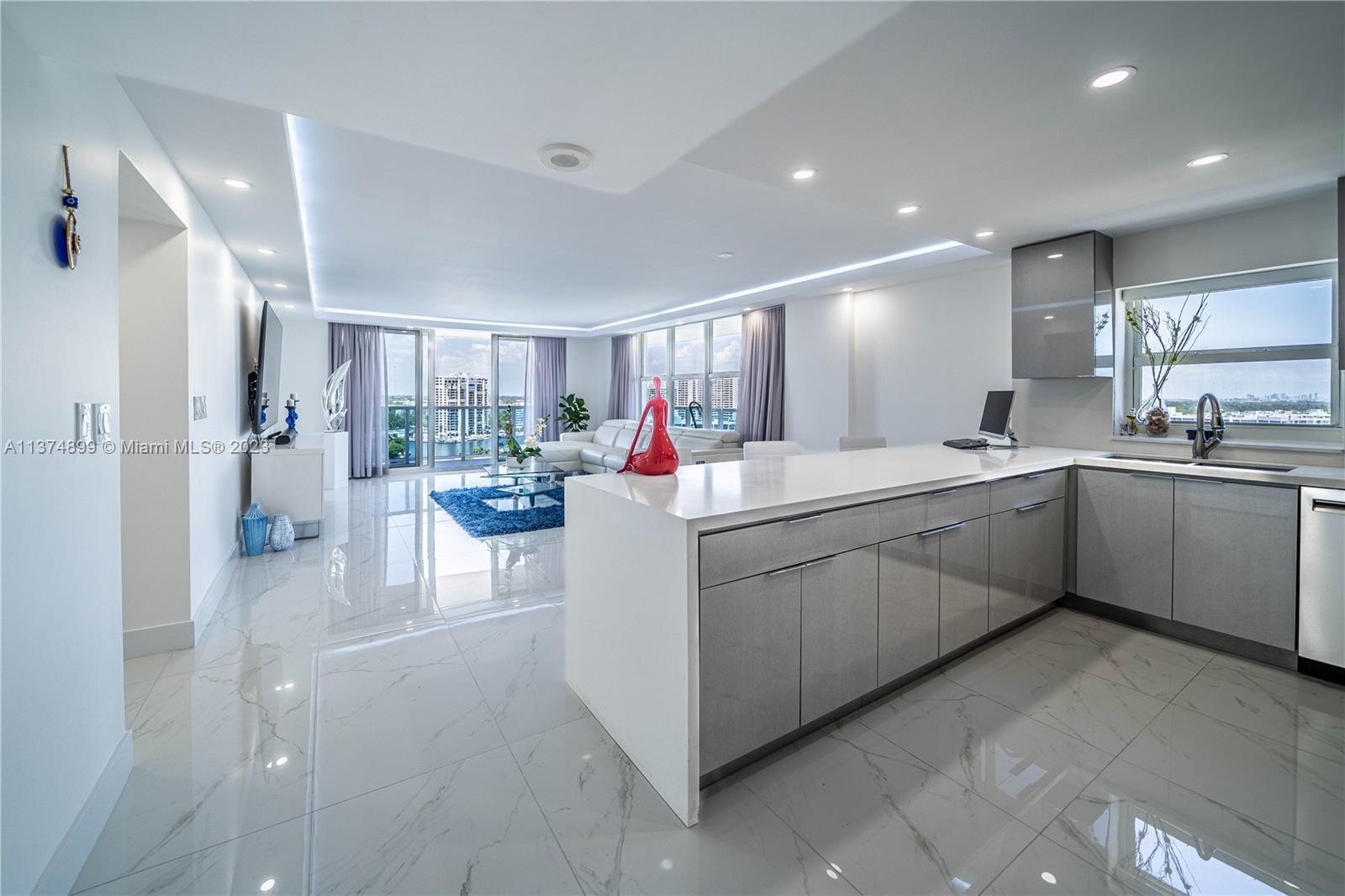 Photo 1 of Hallmark Of Hollywood Con Apt 1621 in Hollywood - MLS A11374899