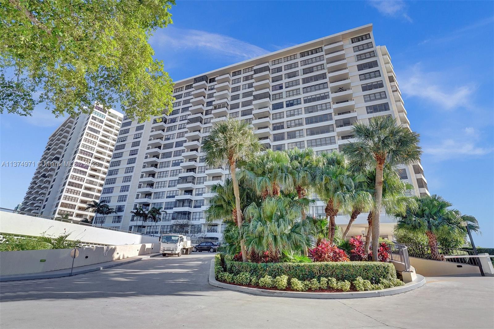 Photo 2 of Olympus Condo Phase Apt 1702 in Hallandale Beach - MLS A11374971
