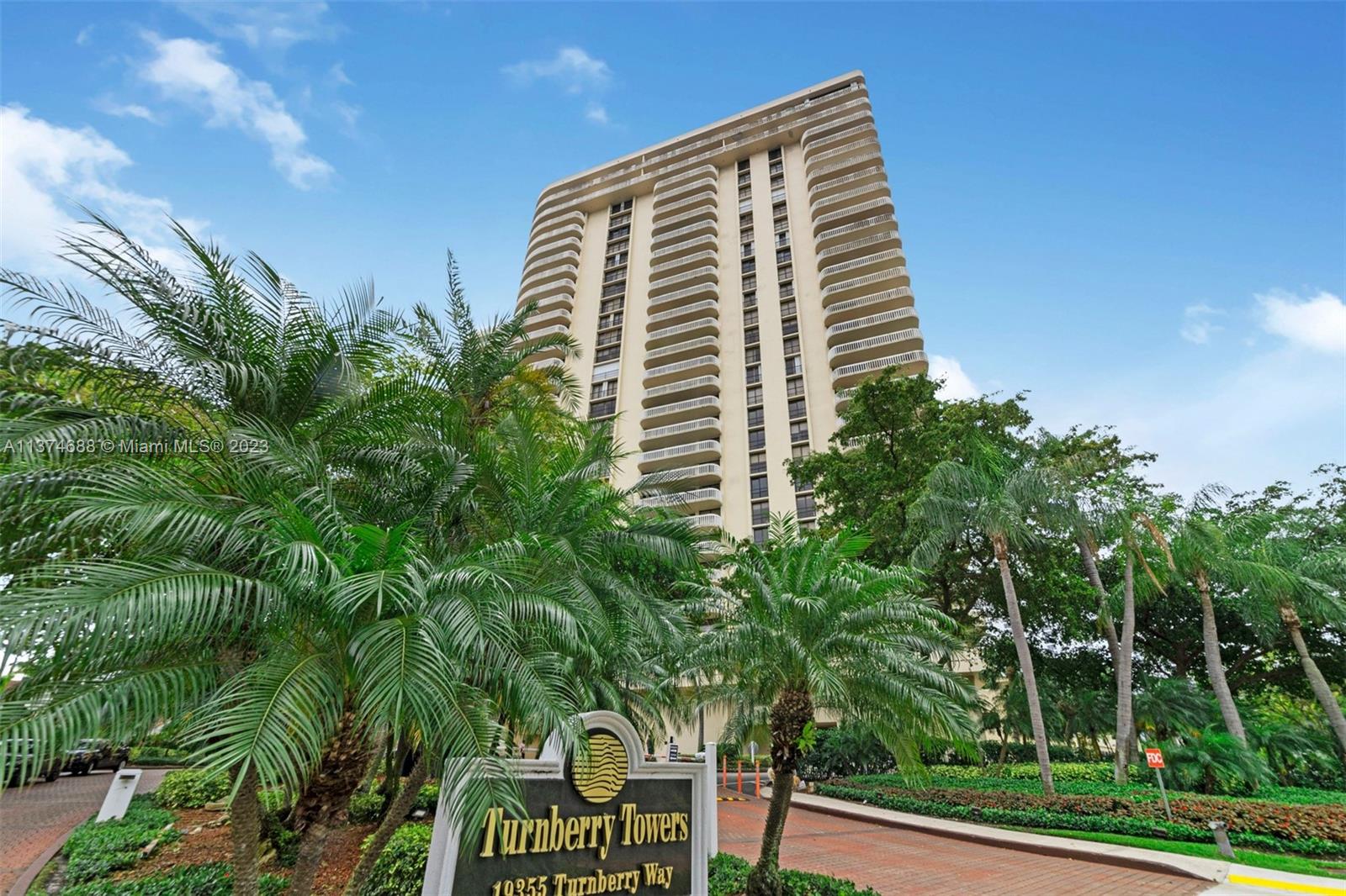 Photo 1 of Turnberry Towers Condo Apt 17B in Aventura - MLS A11374688
